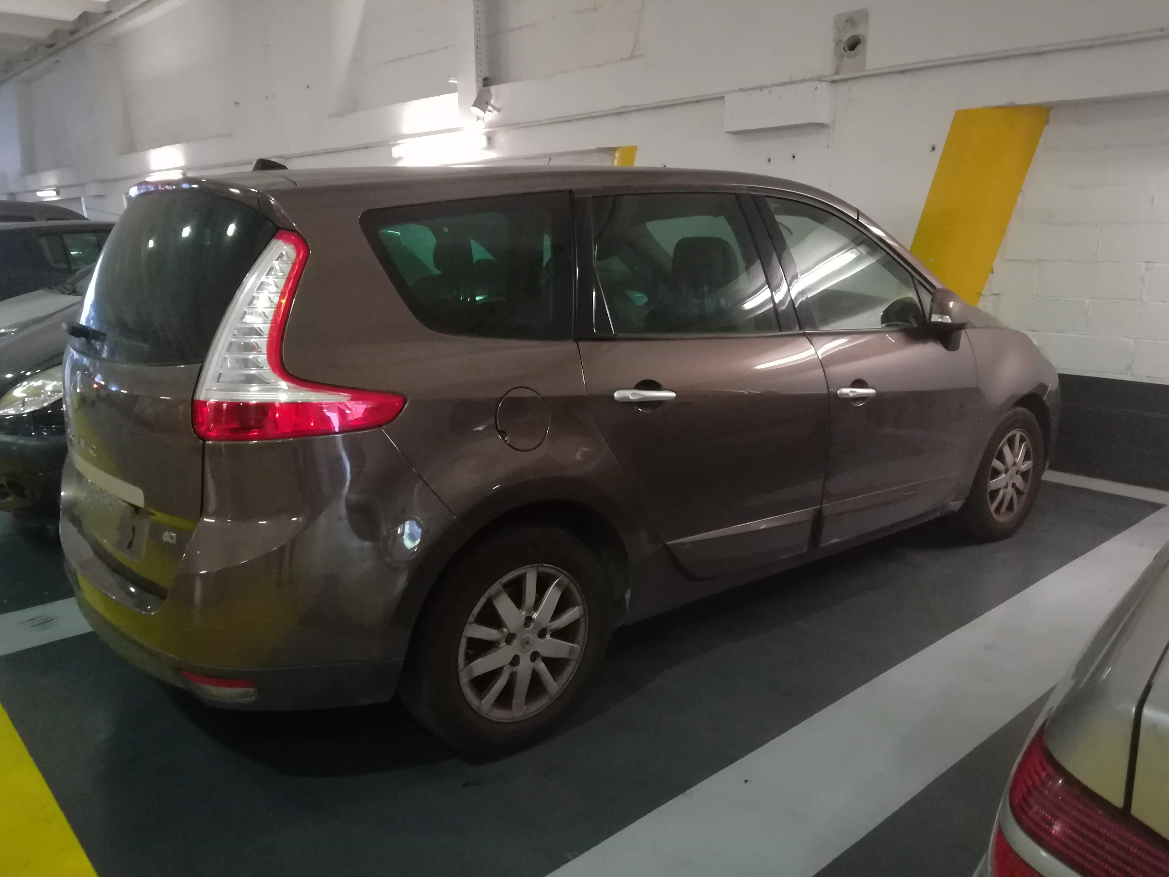 Renault Grand Scenic avec Climatisation