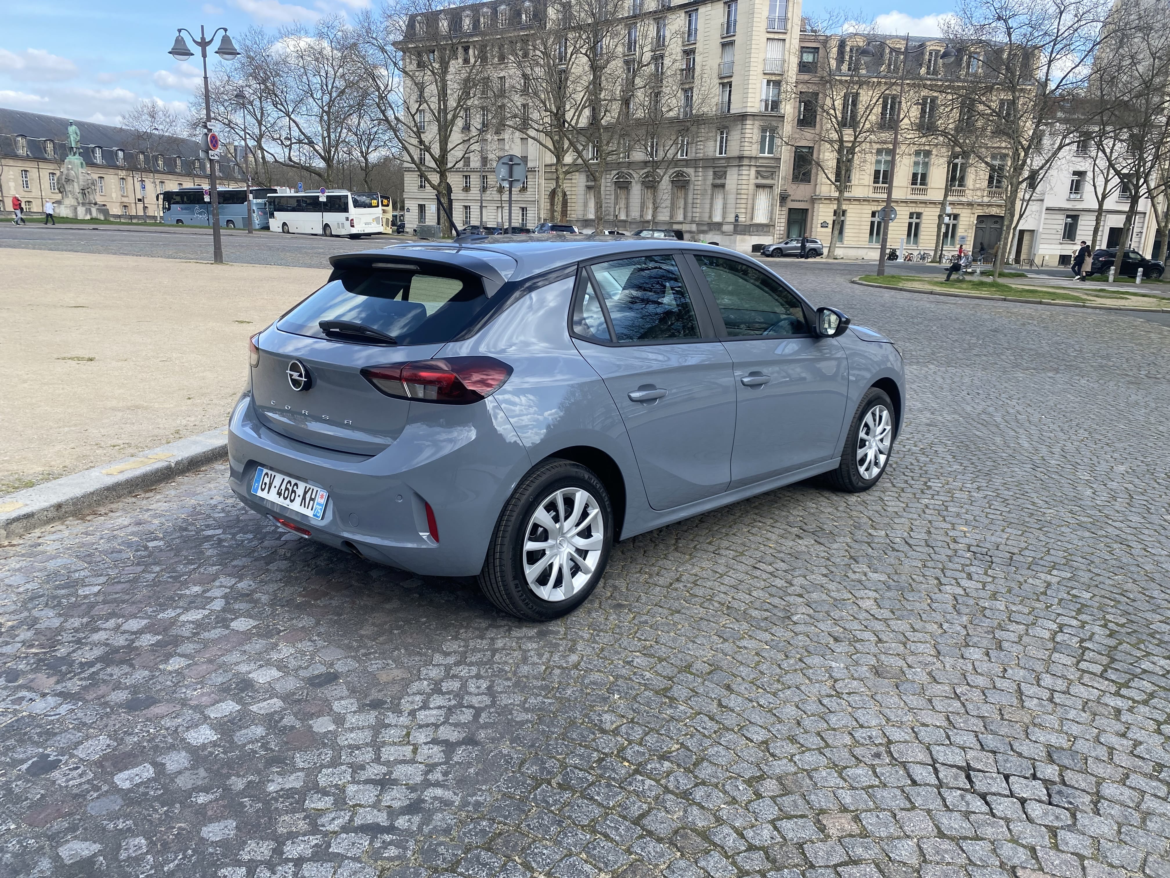 Opel Corsa Hôpital la crois saint-Simon/Métro9Maraichers/ rue des Pyrénées /USB/Clim/Régulateur avec Climatisation