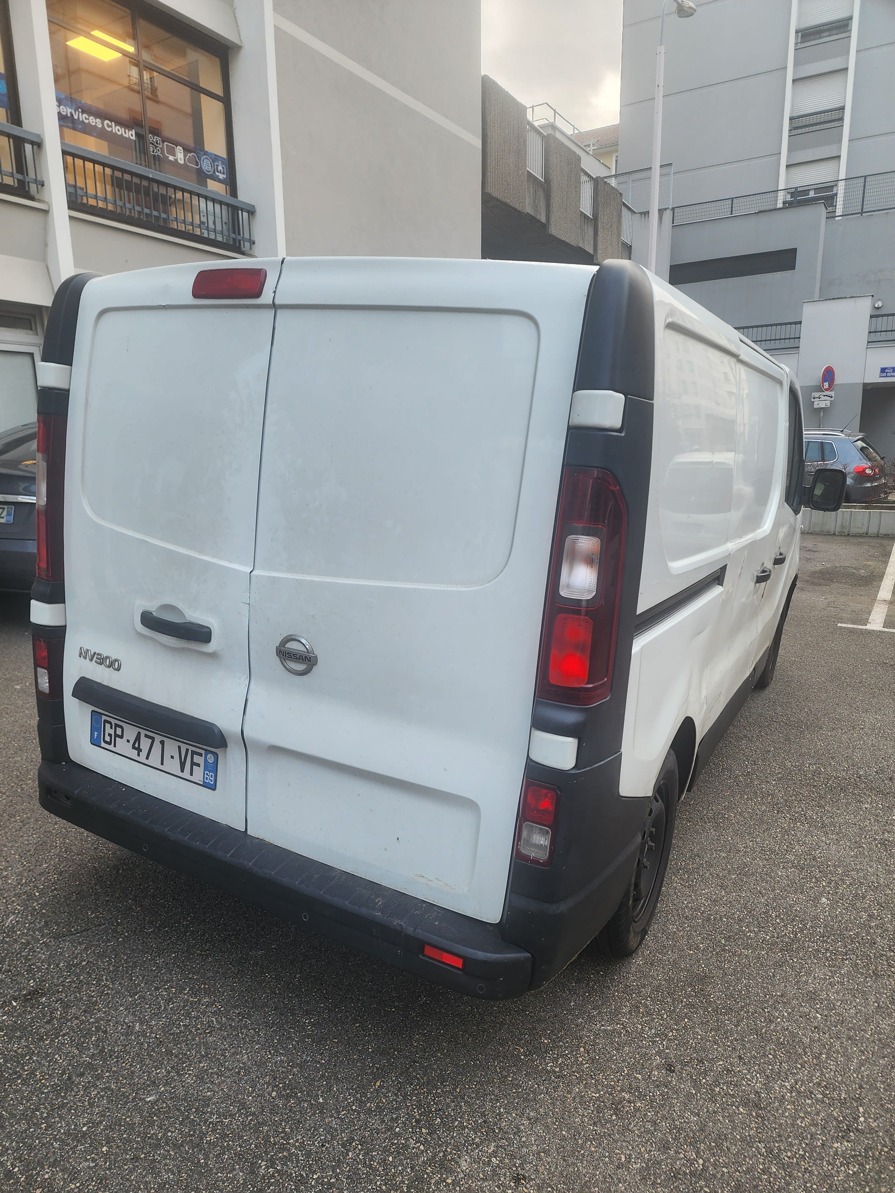 Nissan NV300 idem Trafic, faible consommation, climatisation avec Audio Bluetooth
