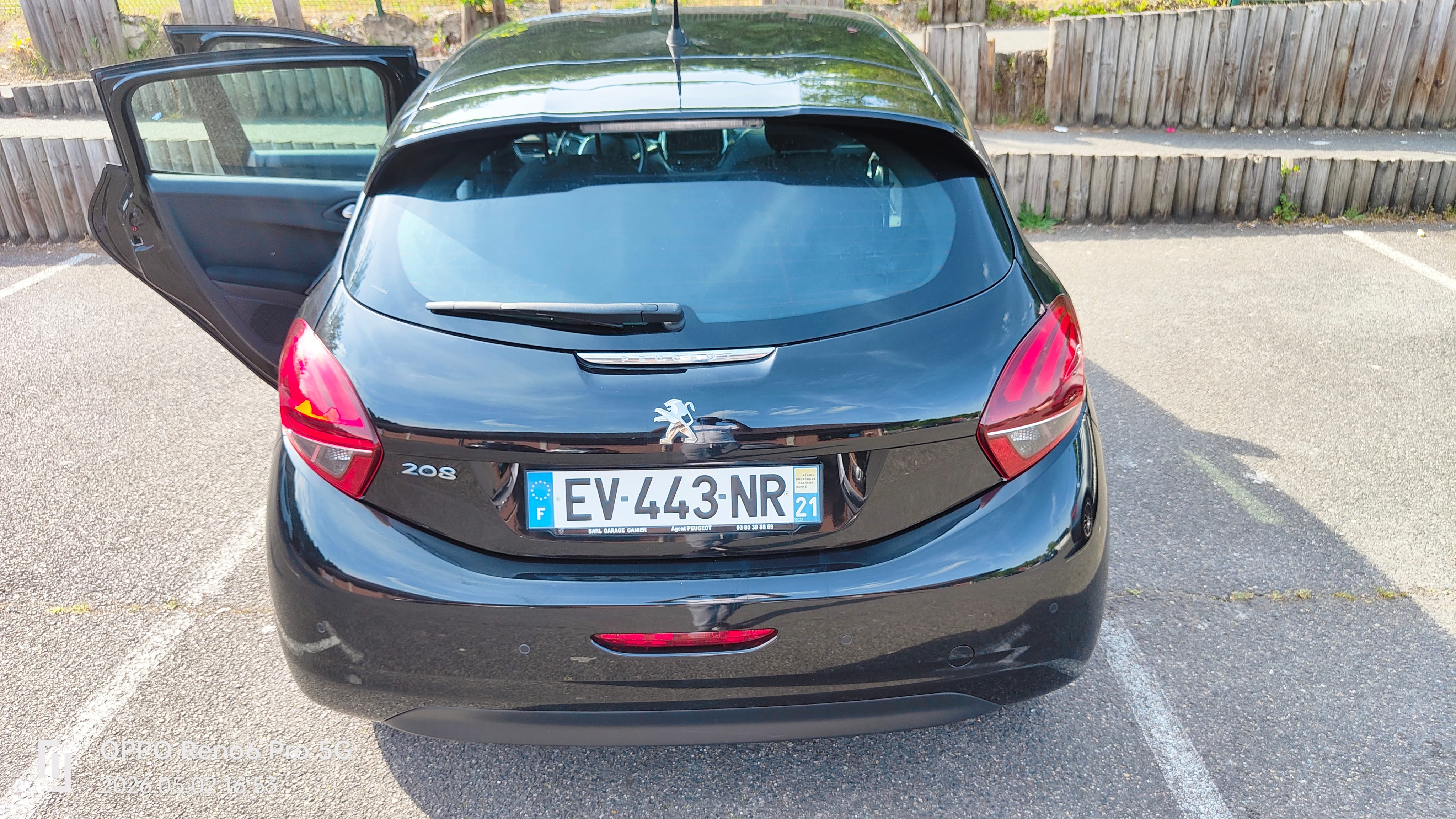 Peugeot 208 avec GPS