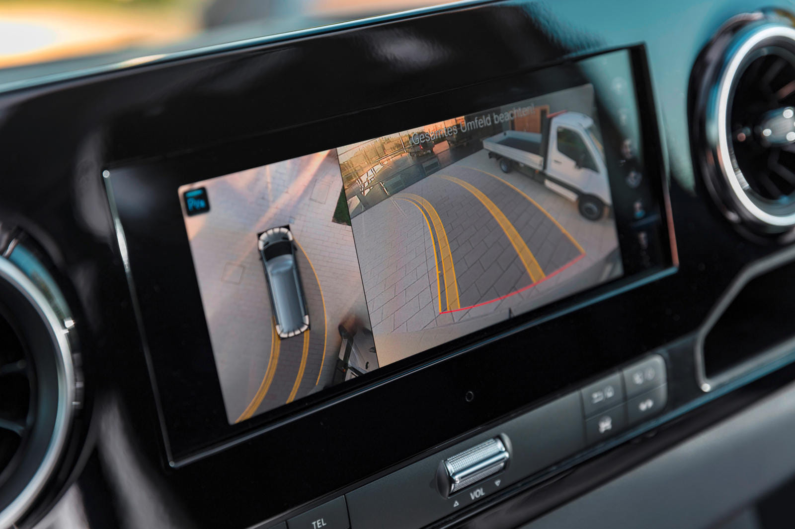 Mercedes-Benz Sprinter Combi mit Navigationsgerät