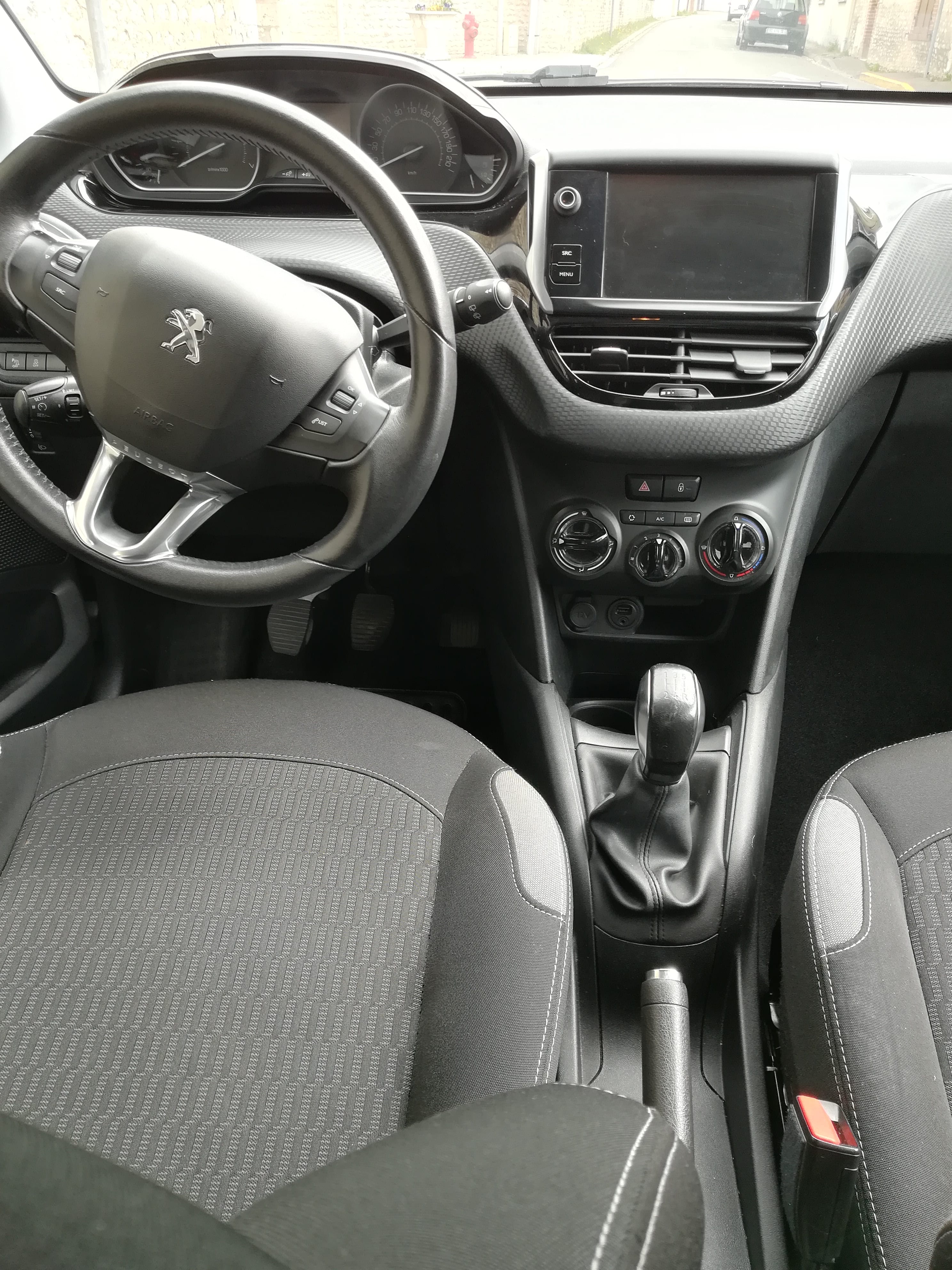 Peugeot 208 avec Siège bébé