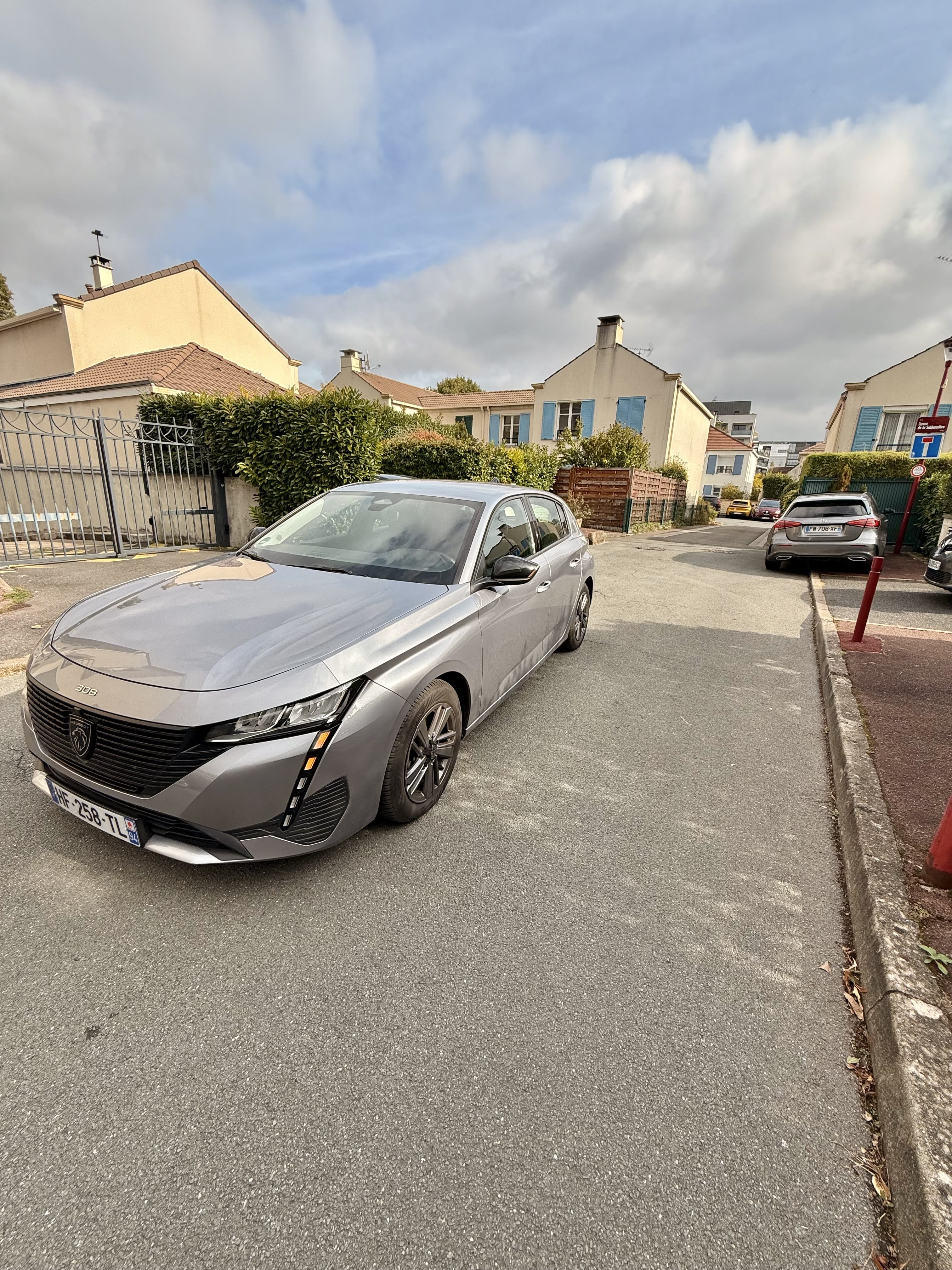 Peugeot 308 avec Apple CarPlay