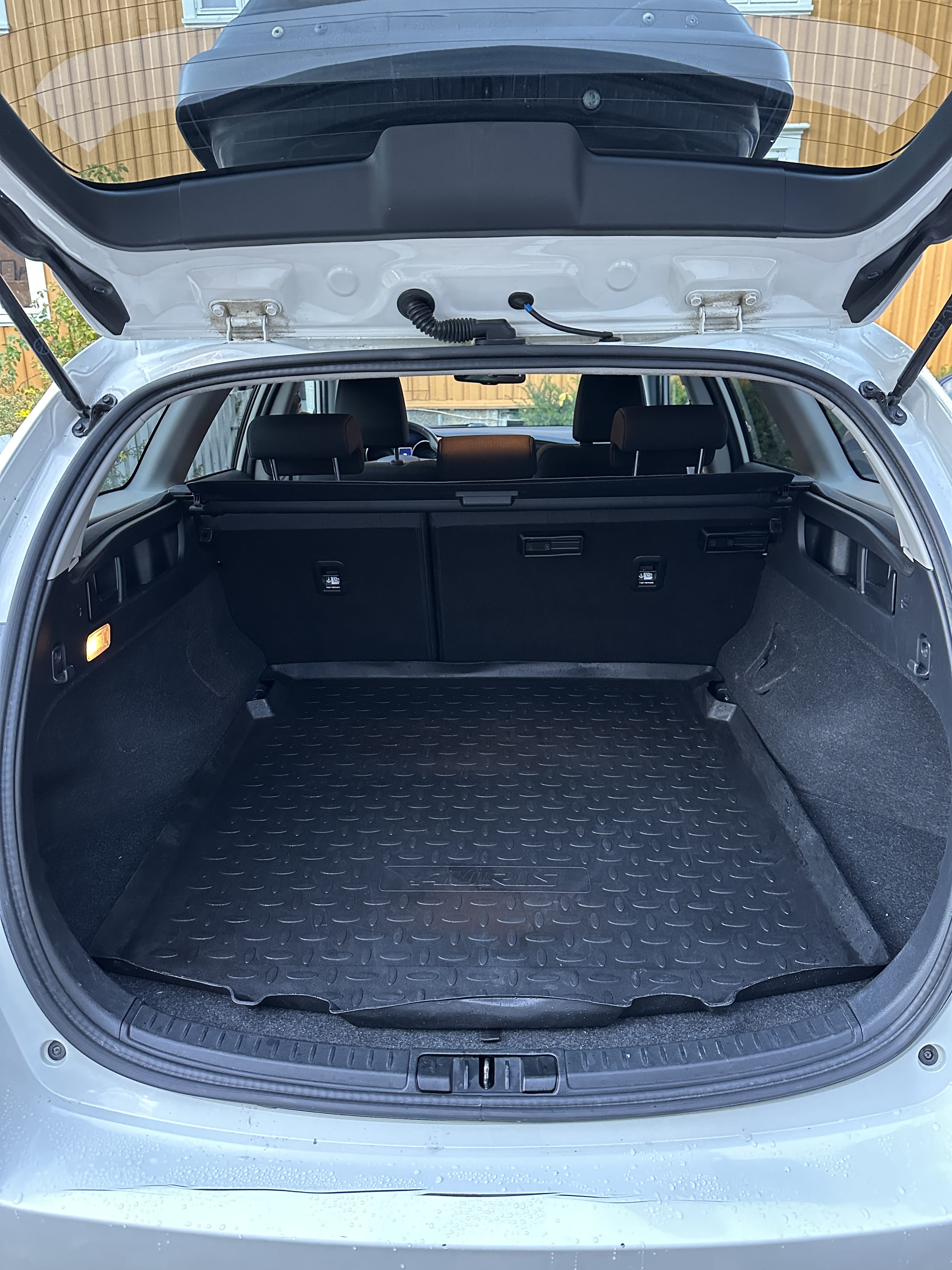 Toyota Auris Stasjonsvogn 1,8 Bensin / Hybrid with Audio / iPod input