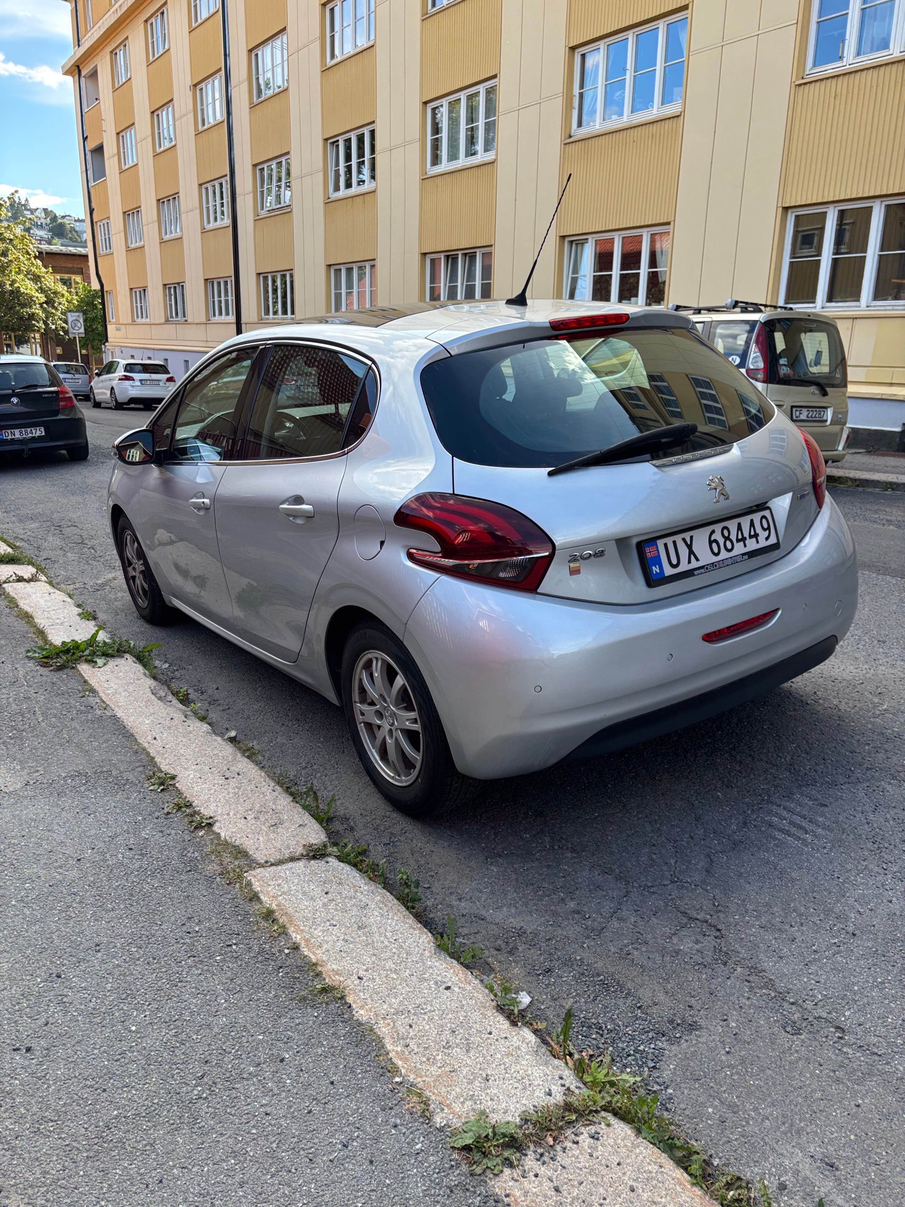 Peugeot 208 with Cruise control