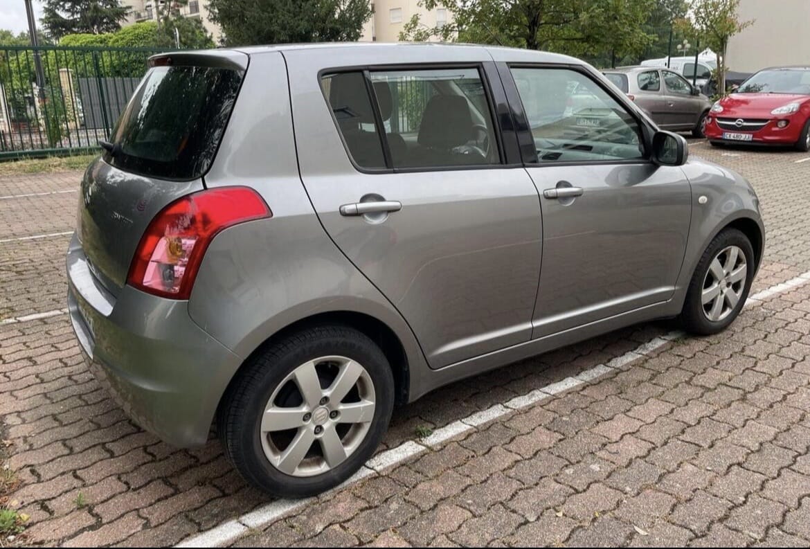Suzuki Swift Citadine idéale.
