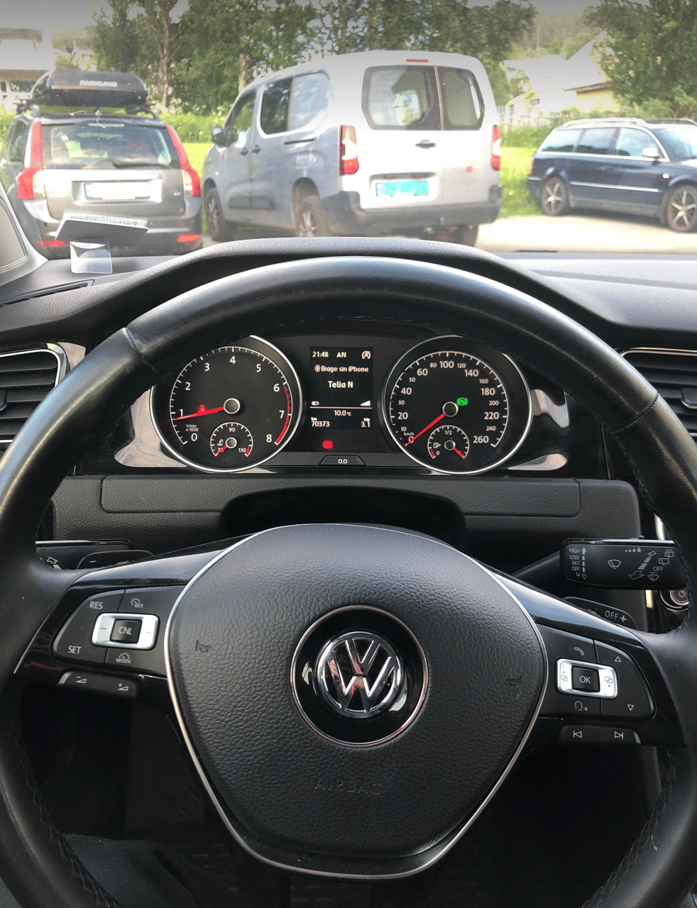 Volkswagen Golf with Audio / iPod input