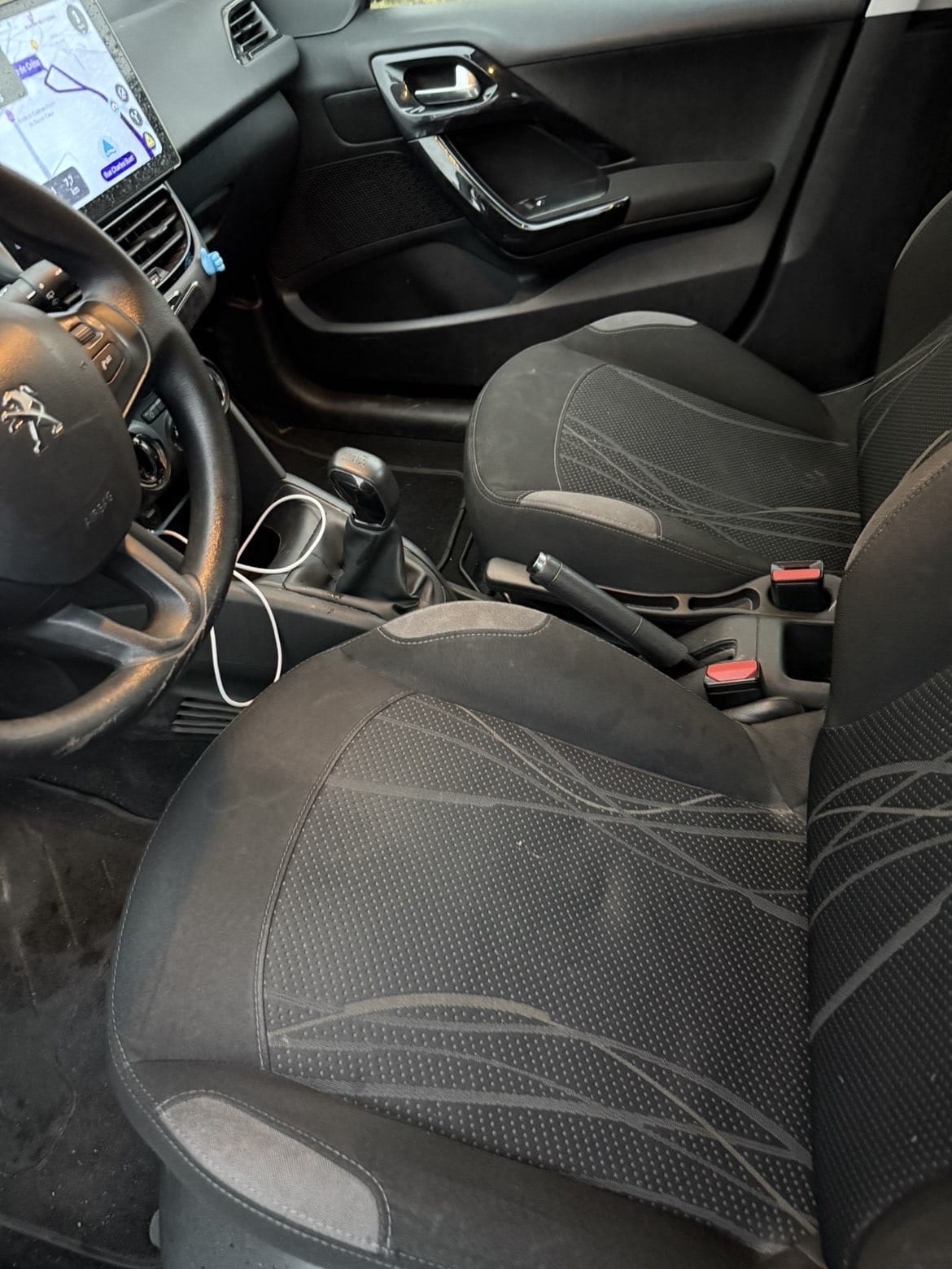 Peugeot 208 avec Pneus neige