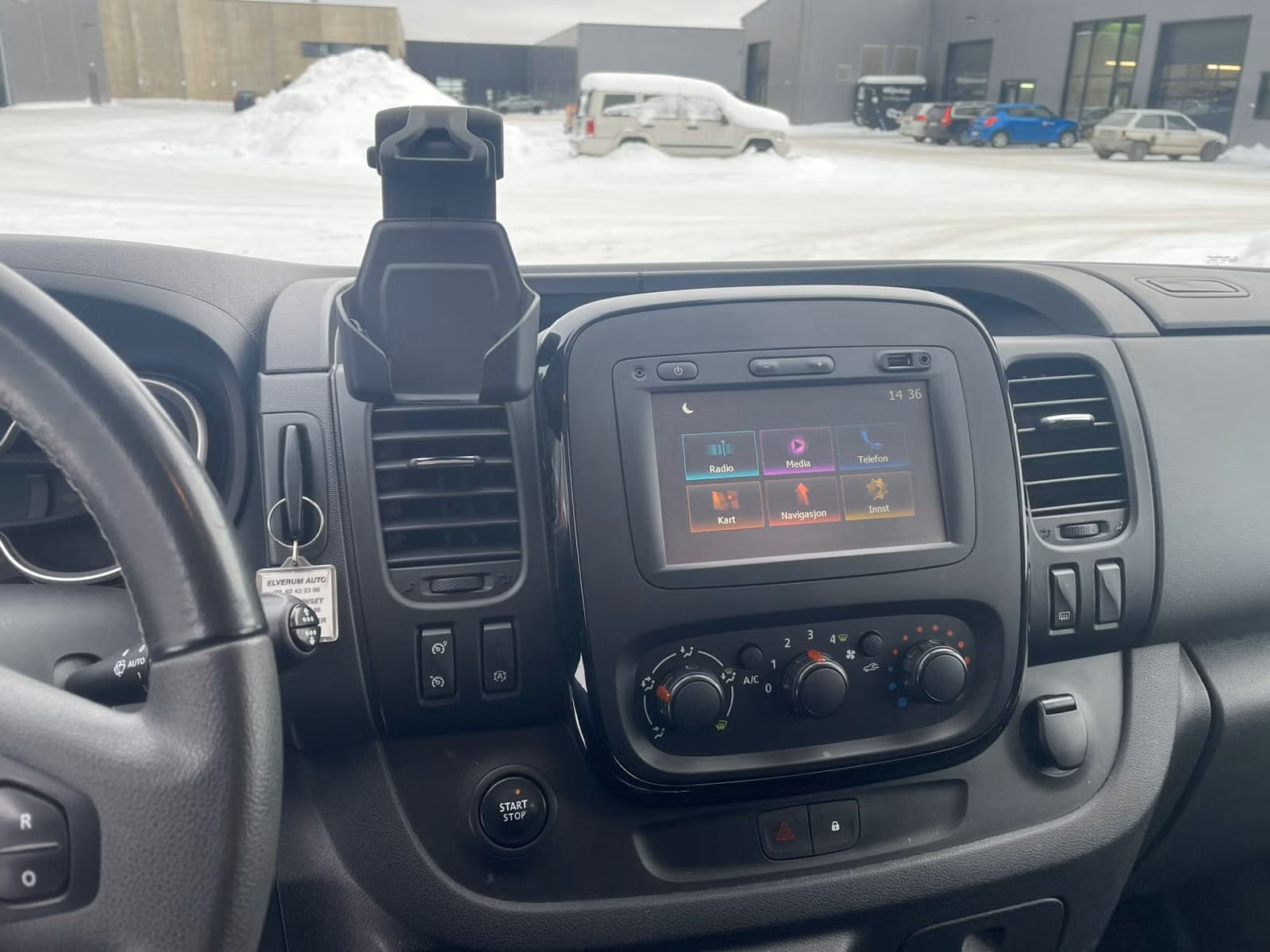 Opel Vivaro Minibuss med Bluetooth audio
