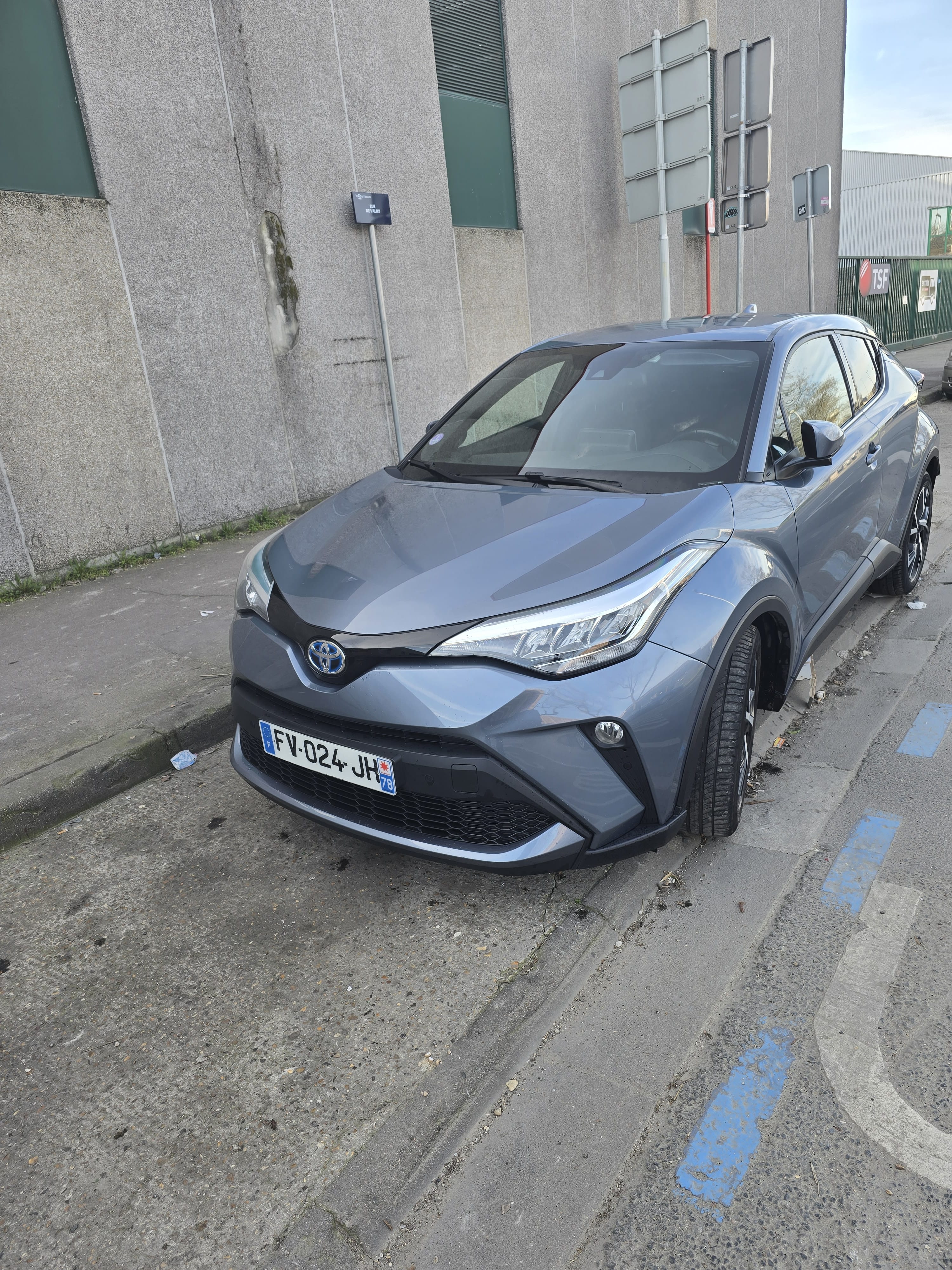 Toyota C-HR Hybrid, 2020, Essence 98 / Électrique (hybride), automatique