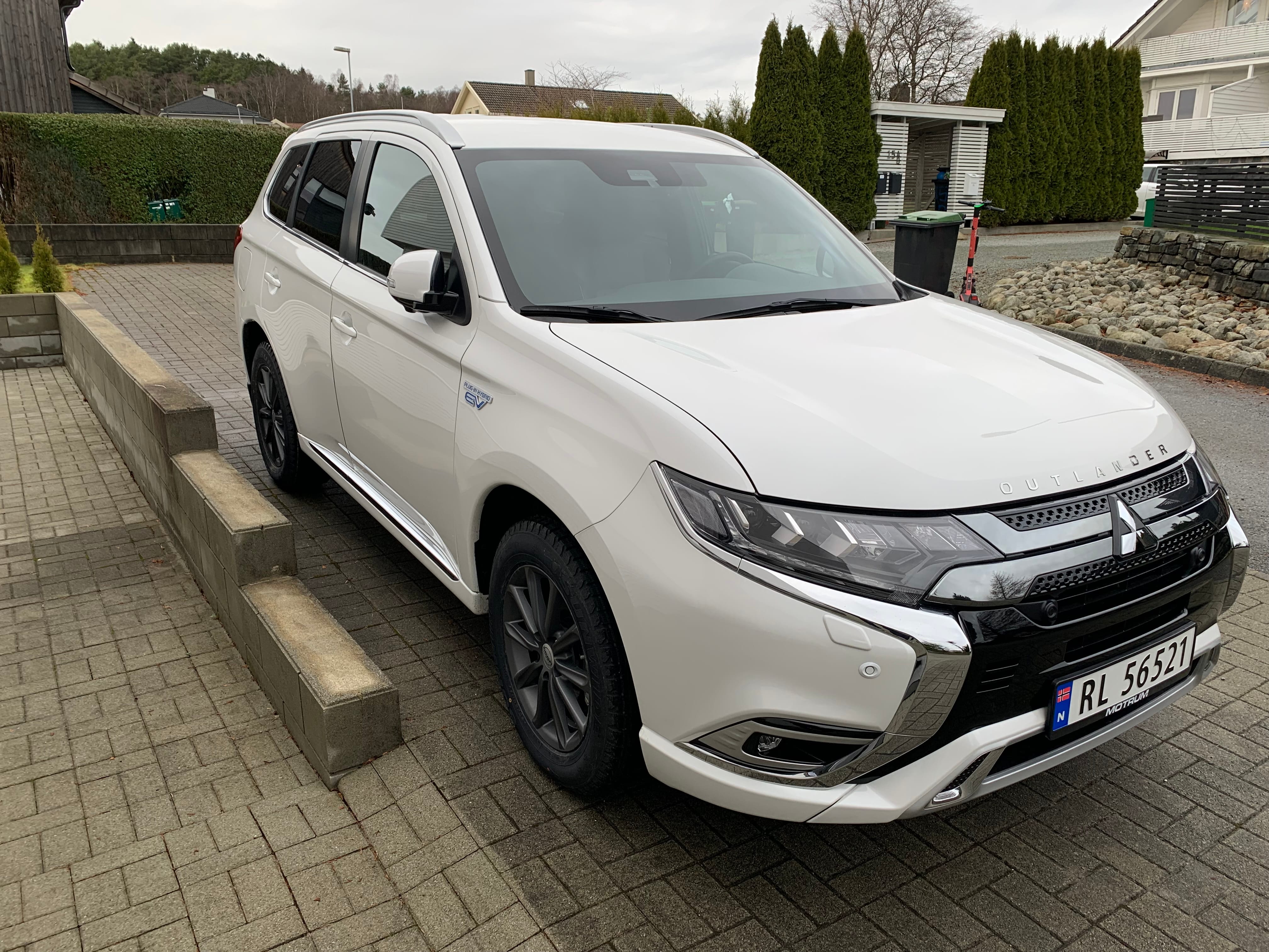 Mitsubishi Outlander Hybrid med GPS