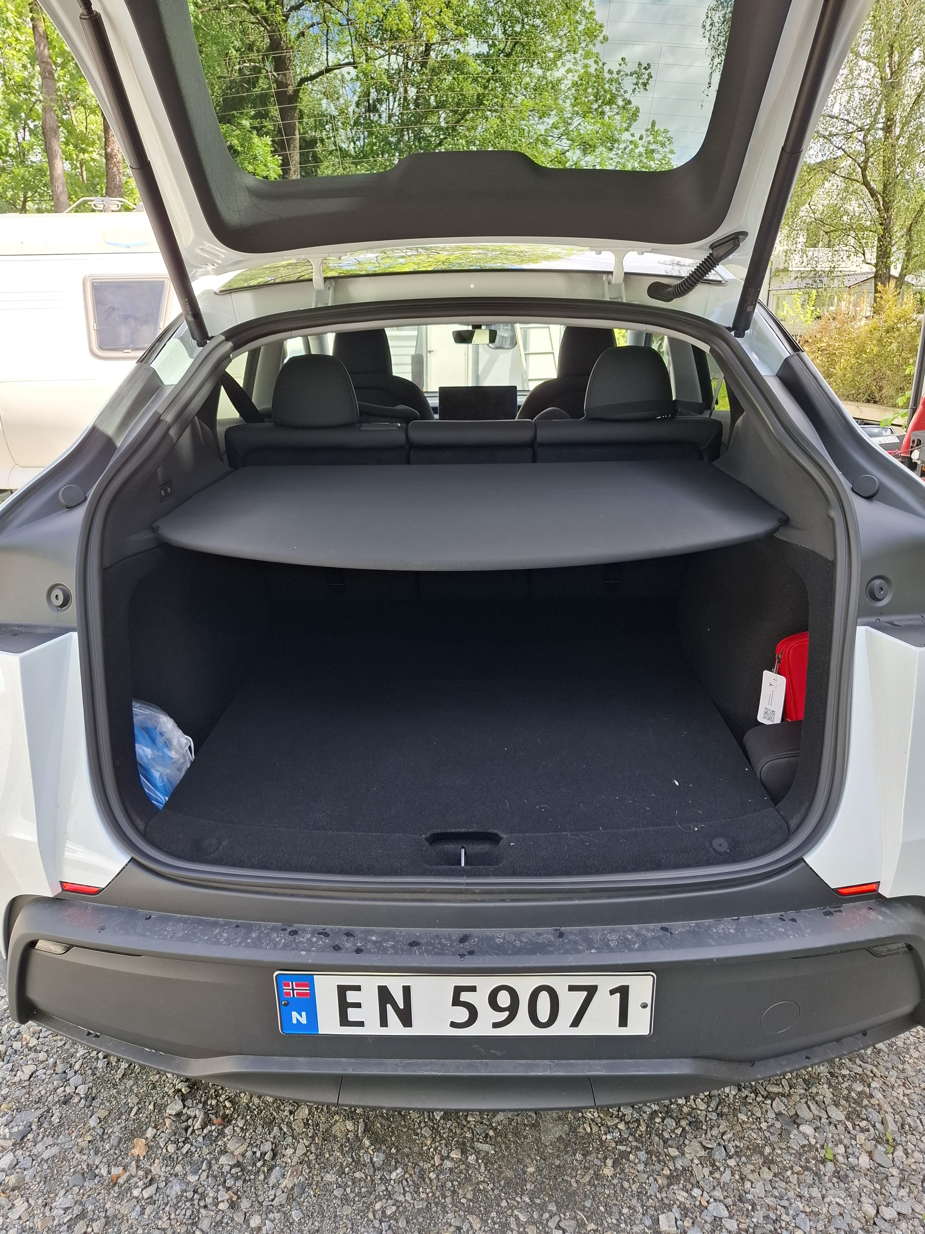 Tesla Model Y Long Range with Four-wheel drive