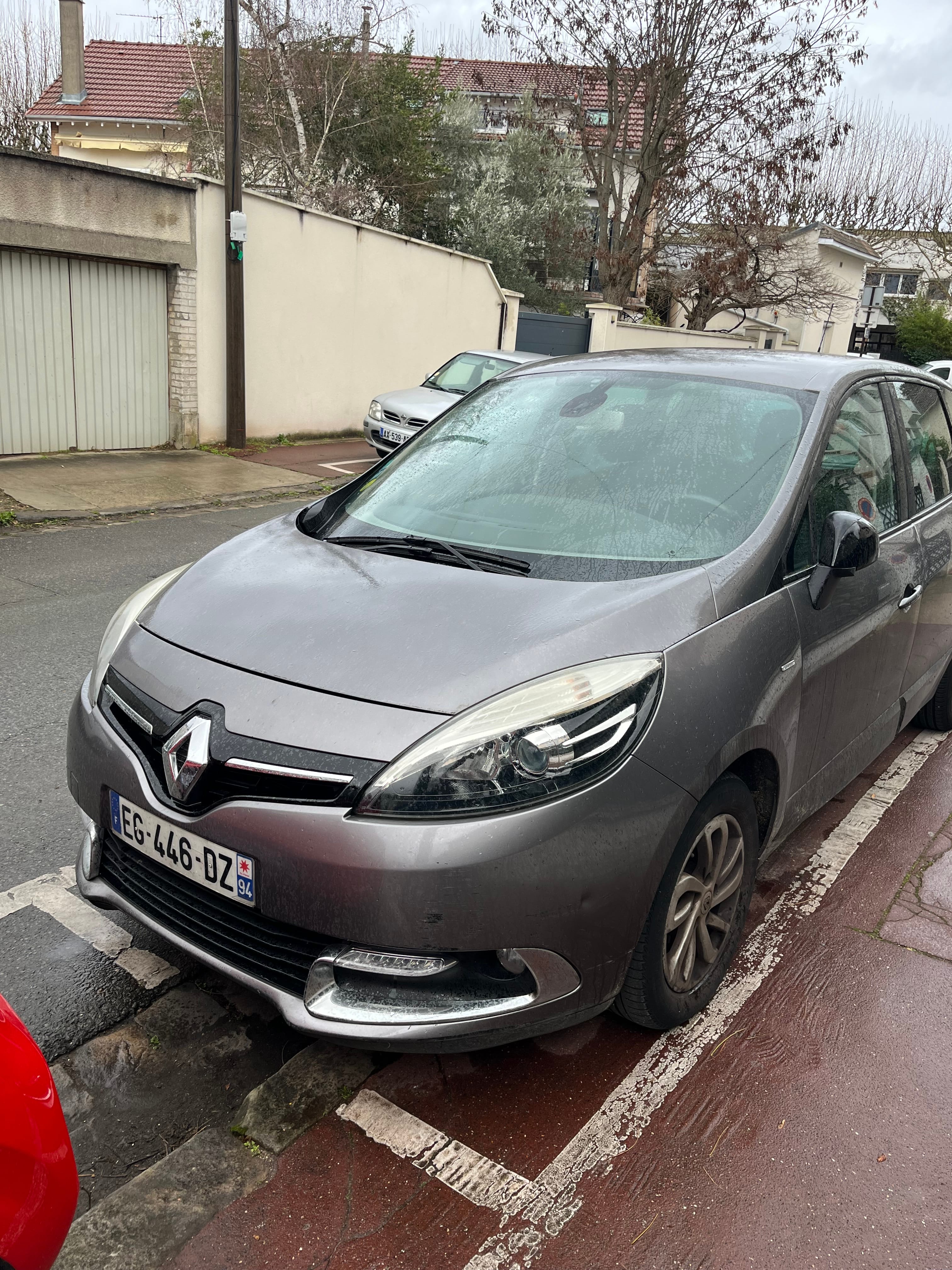 Renault Scenic 1,5 l dci 110 ch avec Siège bébé