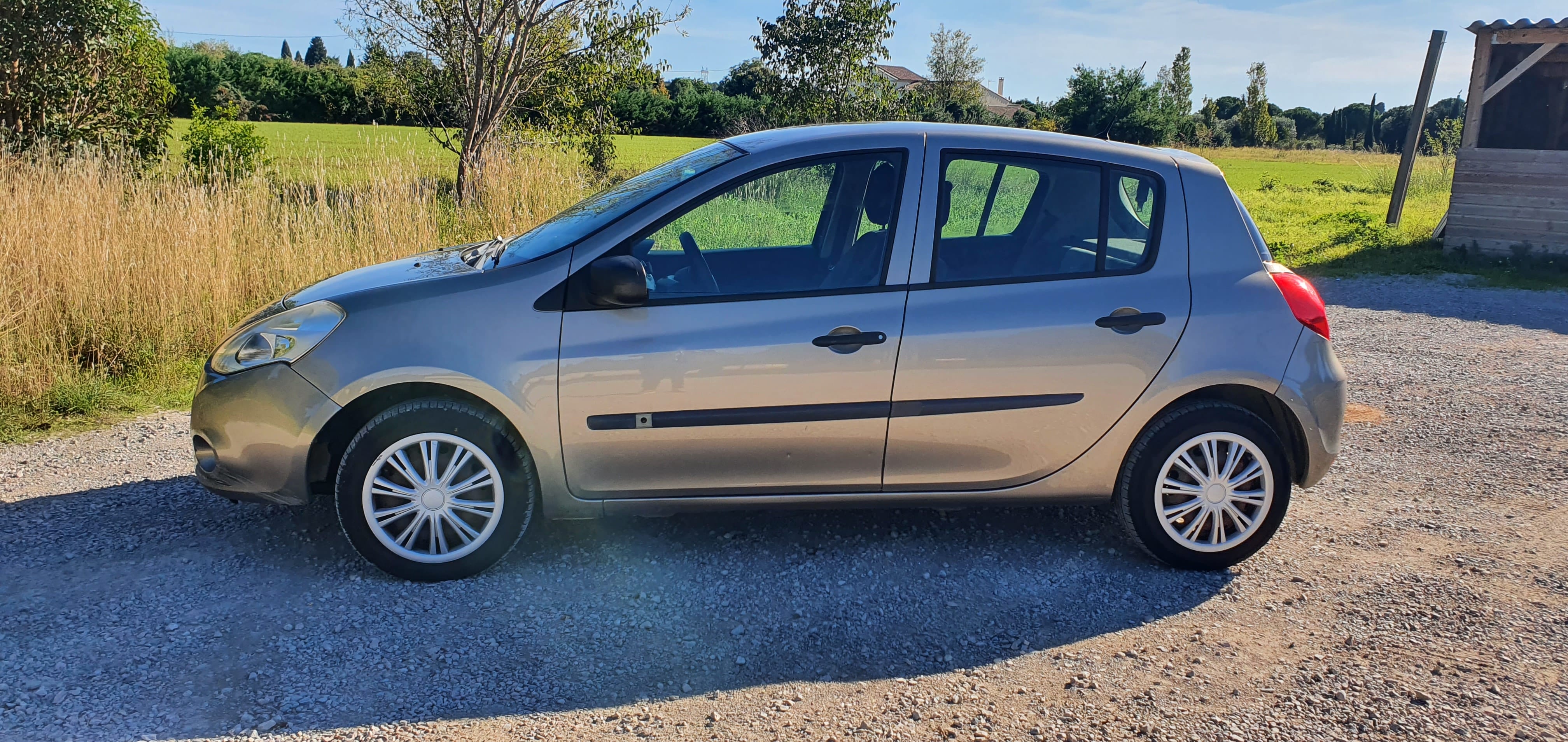 Renault Clio Entretenu avec Climatisation