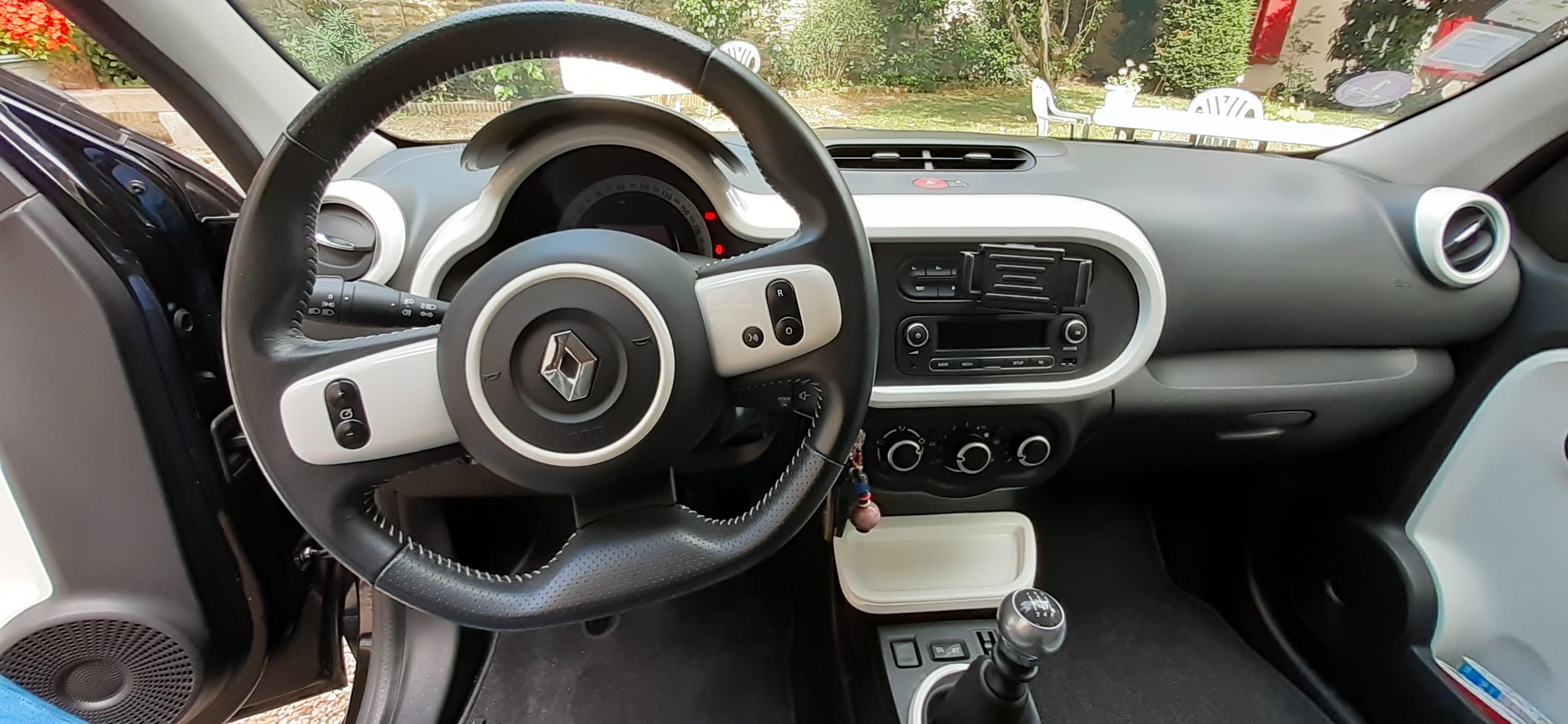 Renault Twingo with Bluetooth audio
