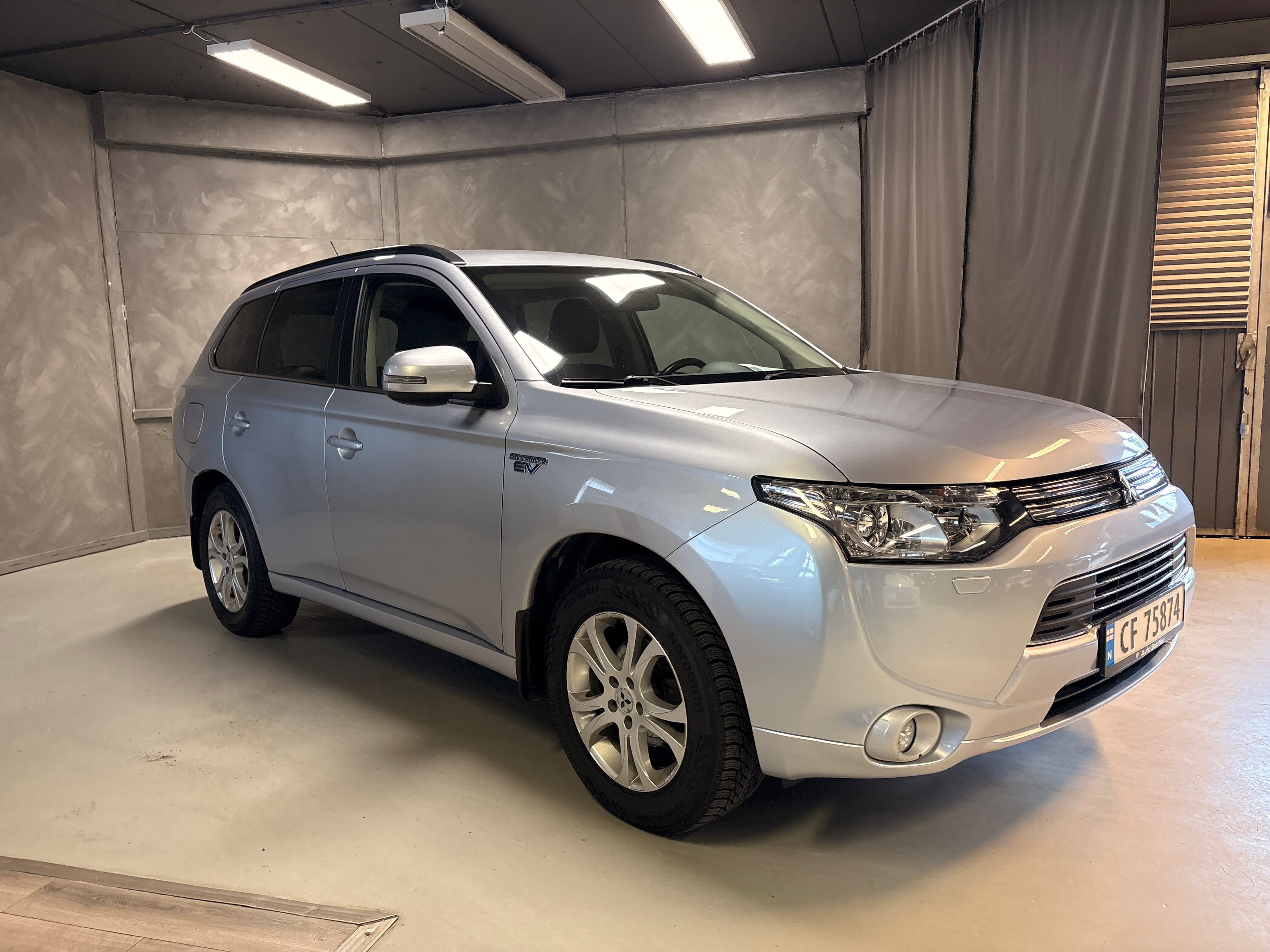 Mitsubishi Outlander PHEV MOTION with Air conditioning