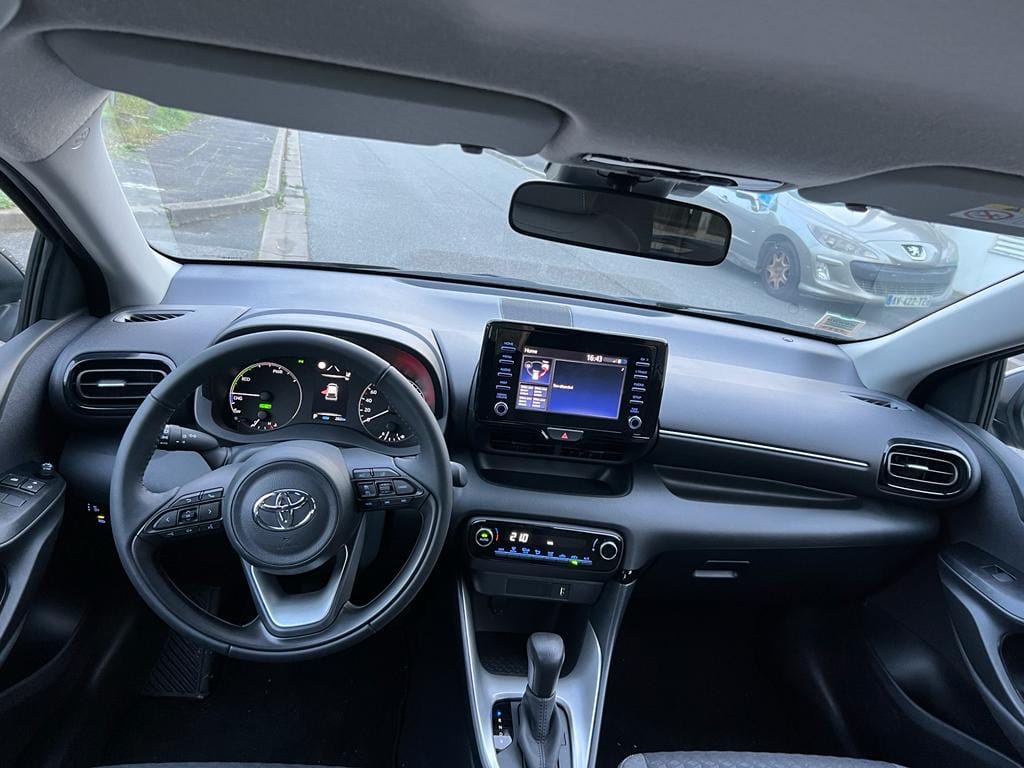 Toyota Yaris Hybride avec Siège bébé