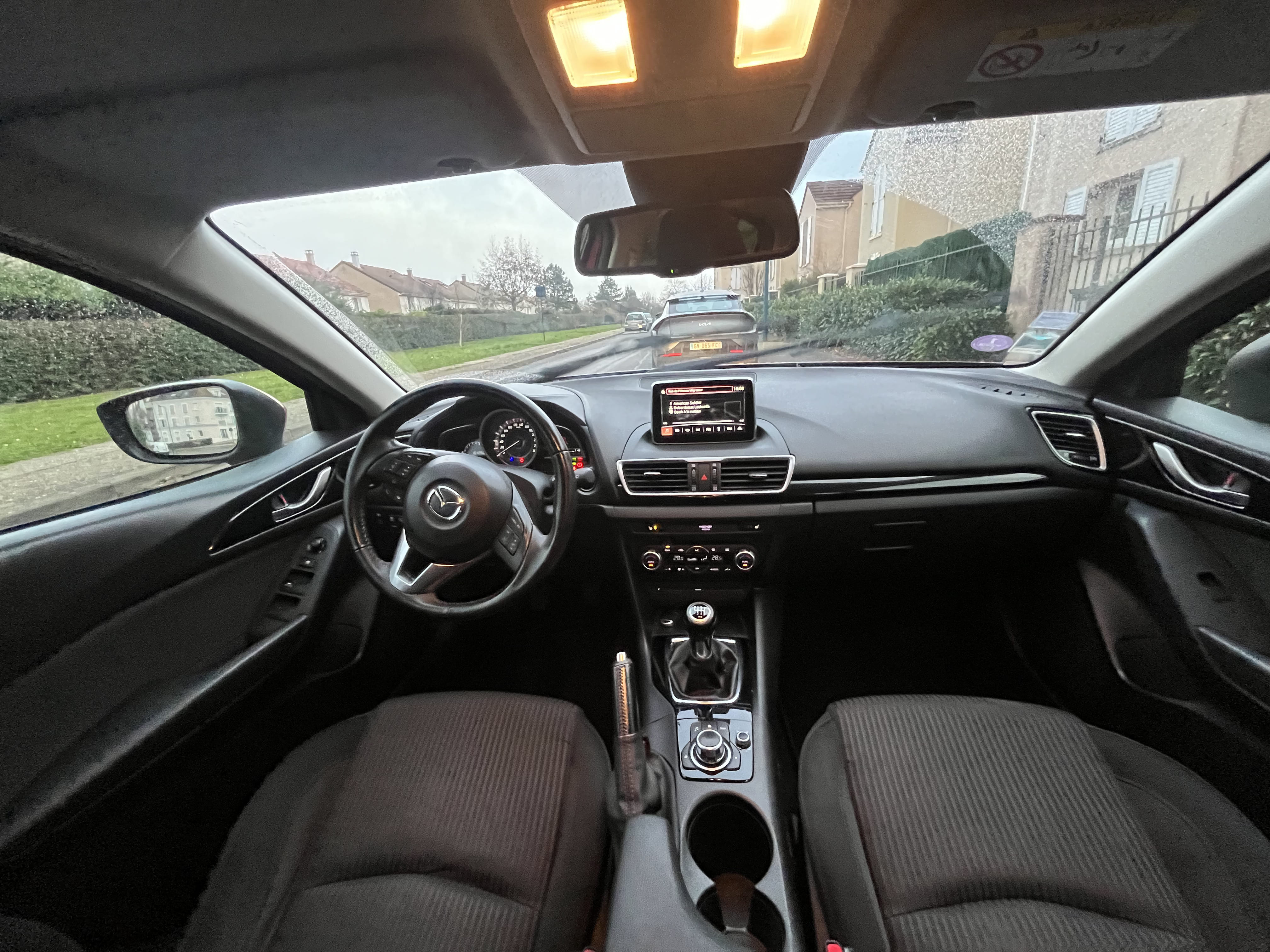 Mazda 3 avec Siège bébé