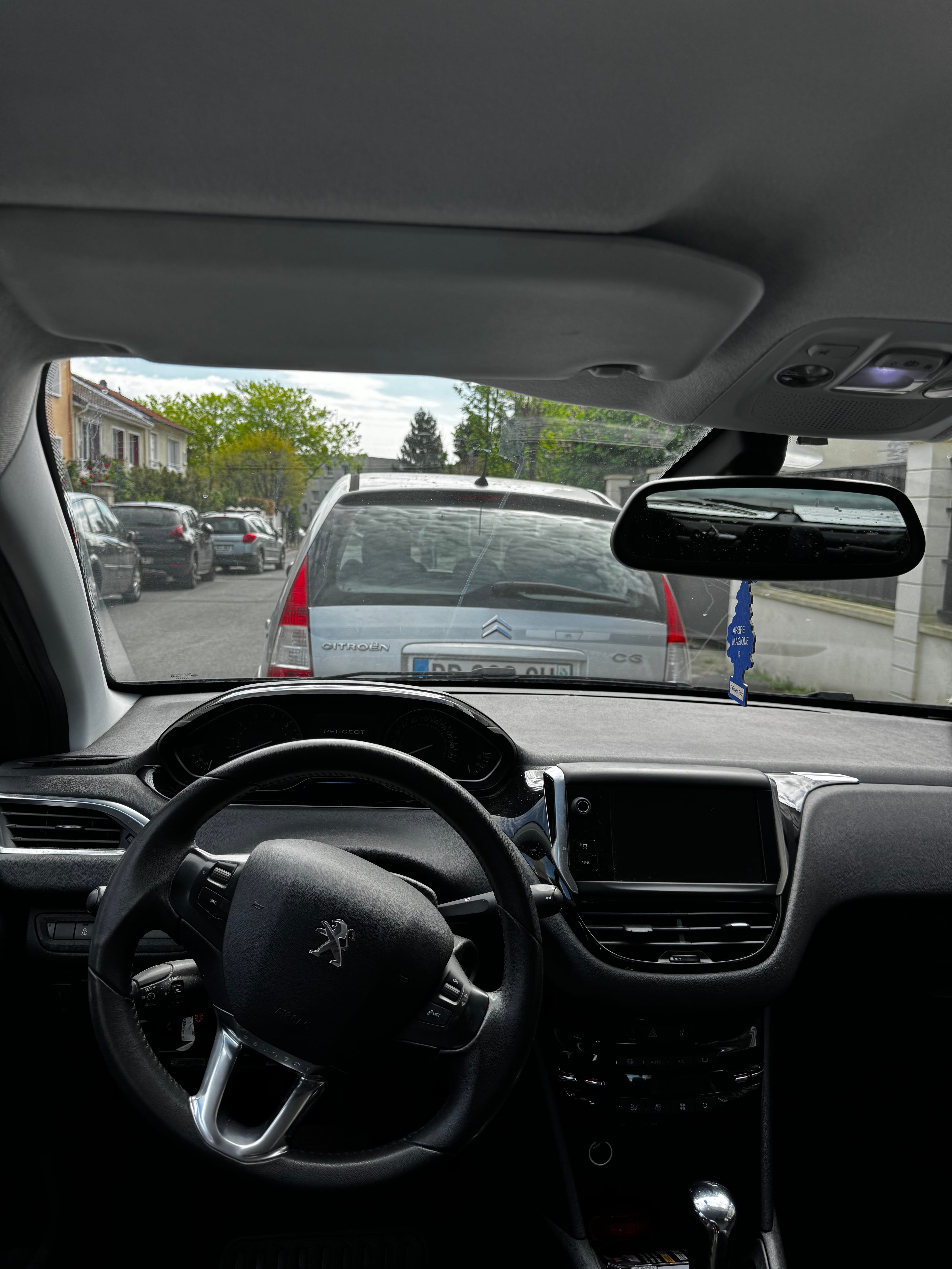 Peugeot 208 avec GPS