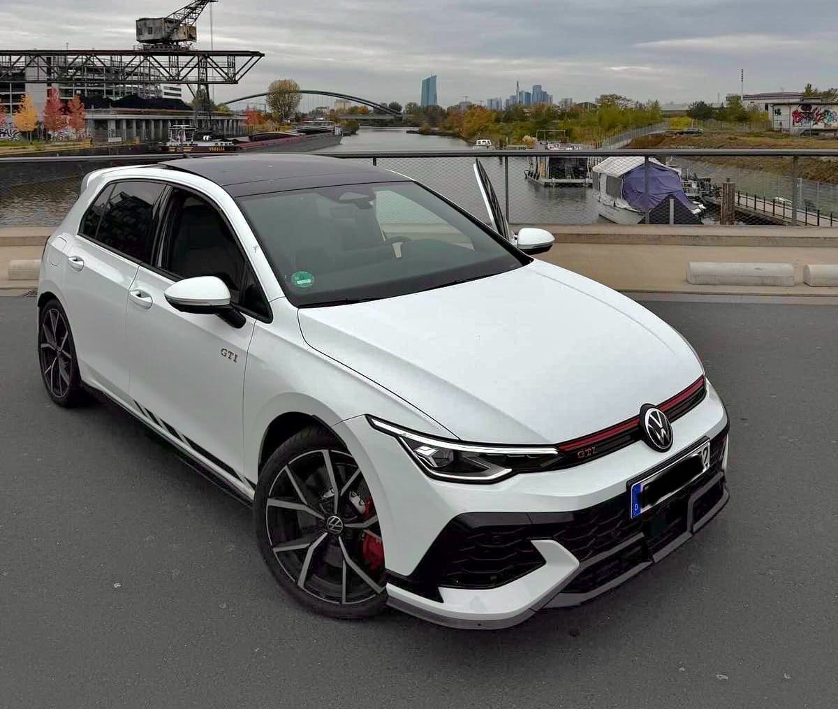Volkswagen Golf GTI Clubsports 2.0 DSG 300 PS GTI Performance - Akrapovic Titan, 2025, Super Plus, Automatik