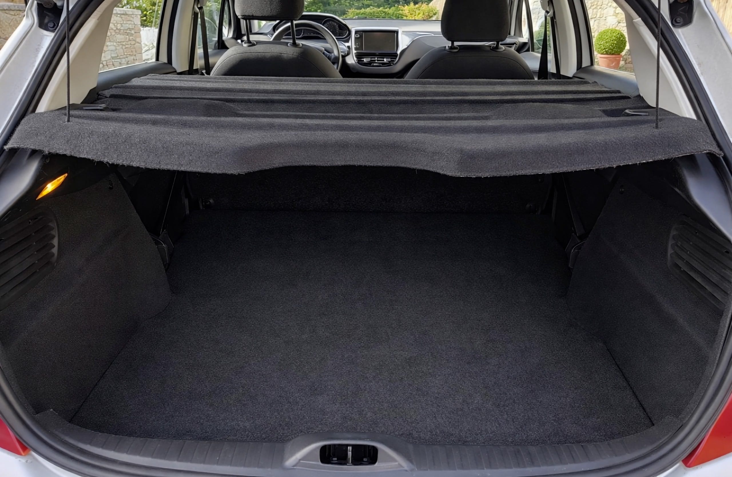 Peugeot 208 Société 1,6 HDI diesel 92 2 places Clim cache  baggages