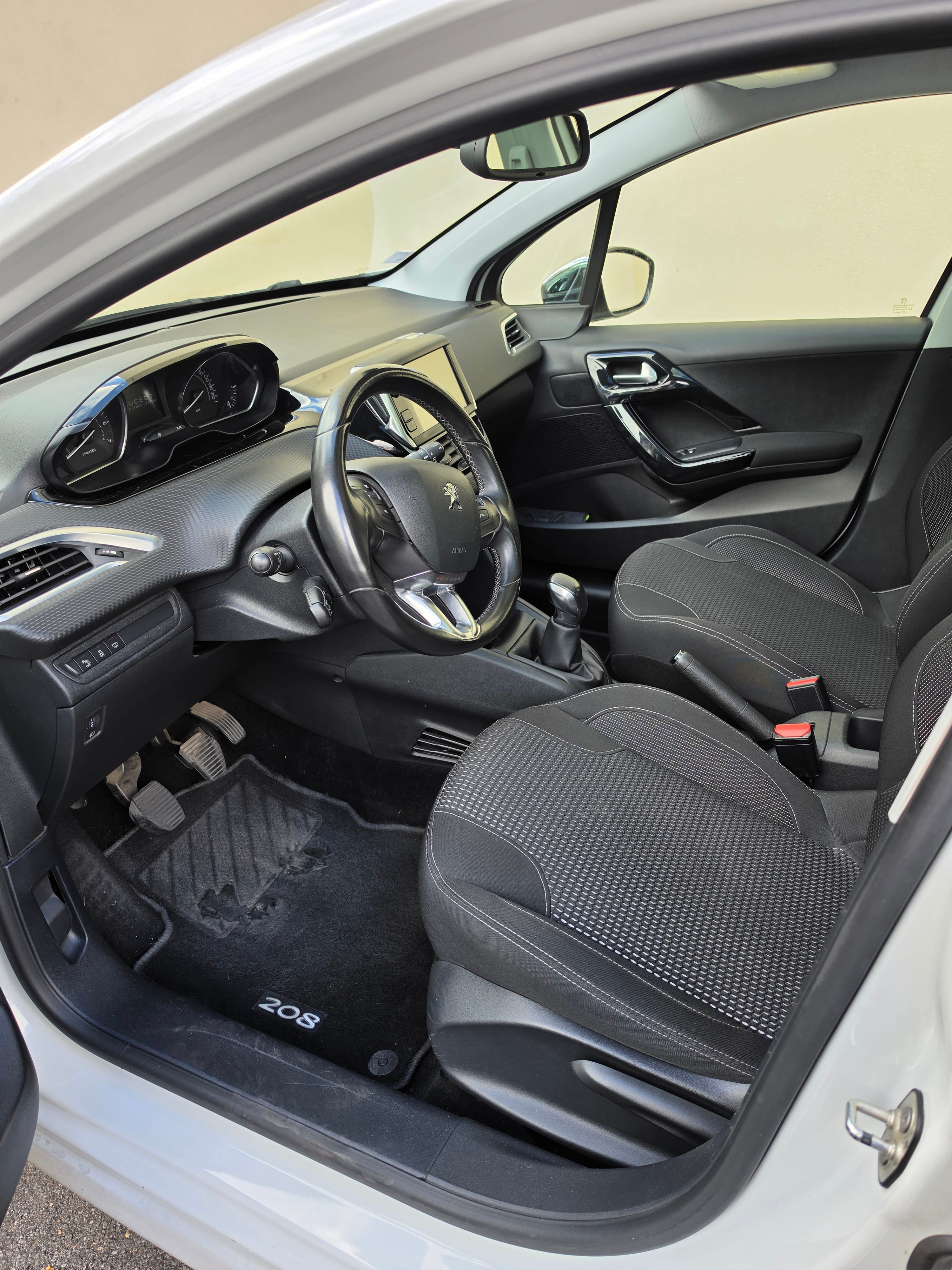 Peugeot 208 avec GPS