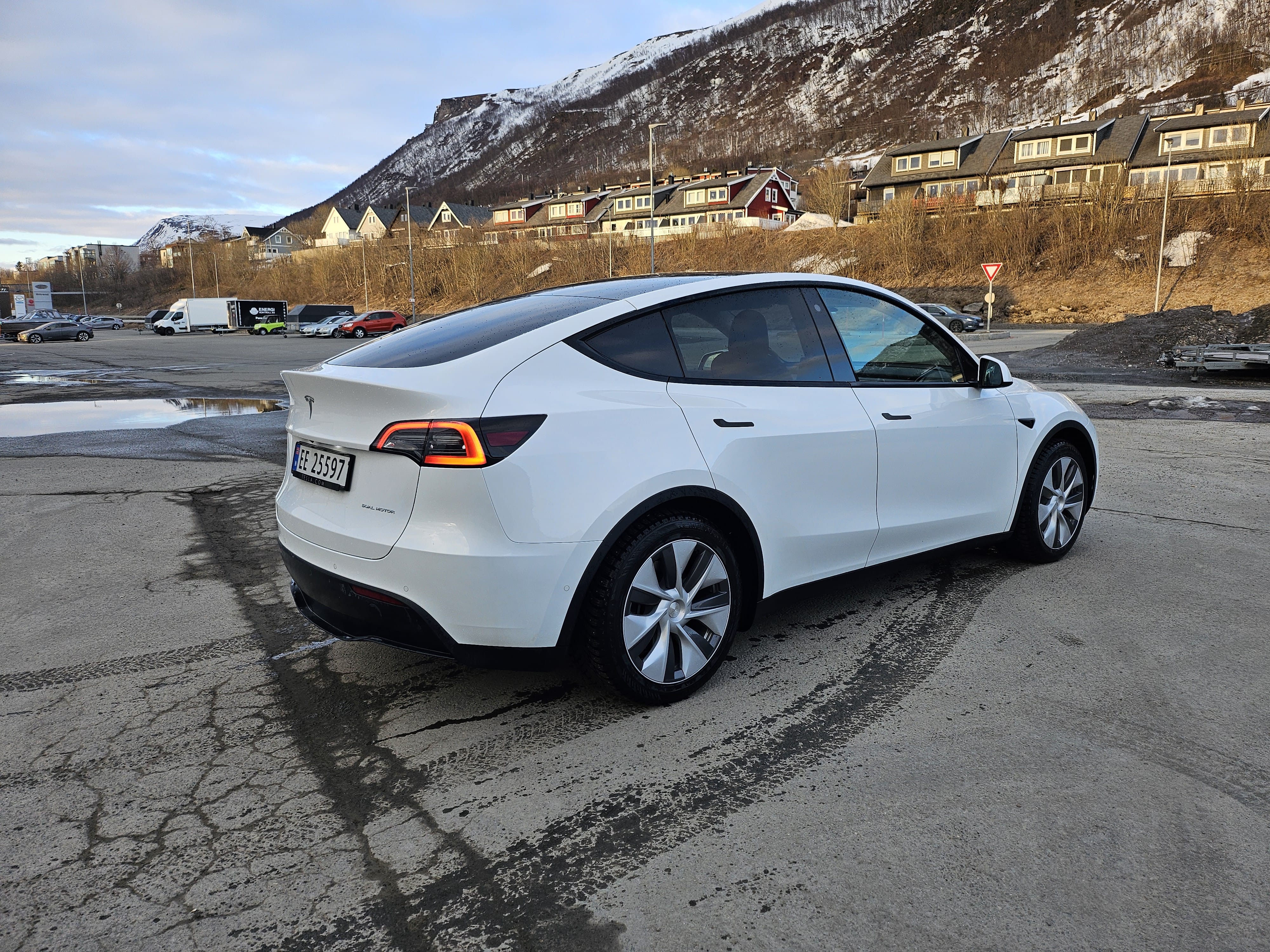 Tesla Model Y met Dashcam