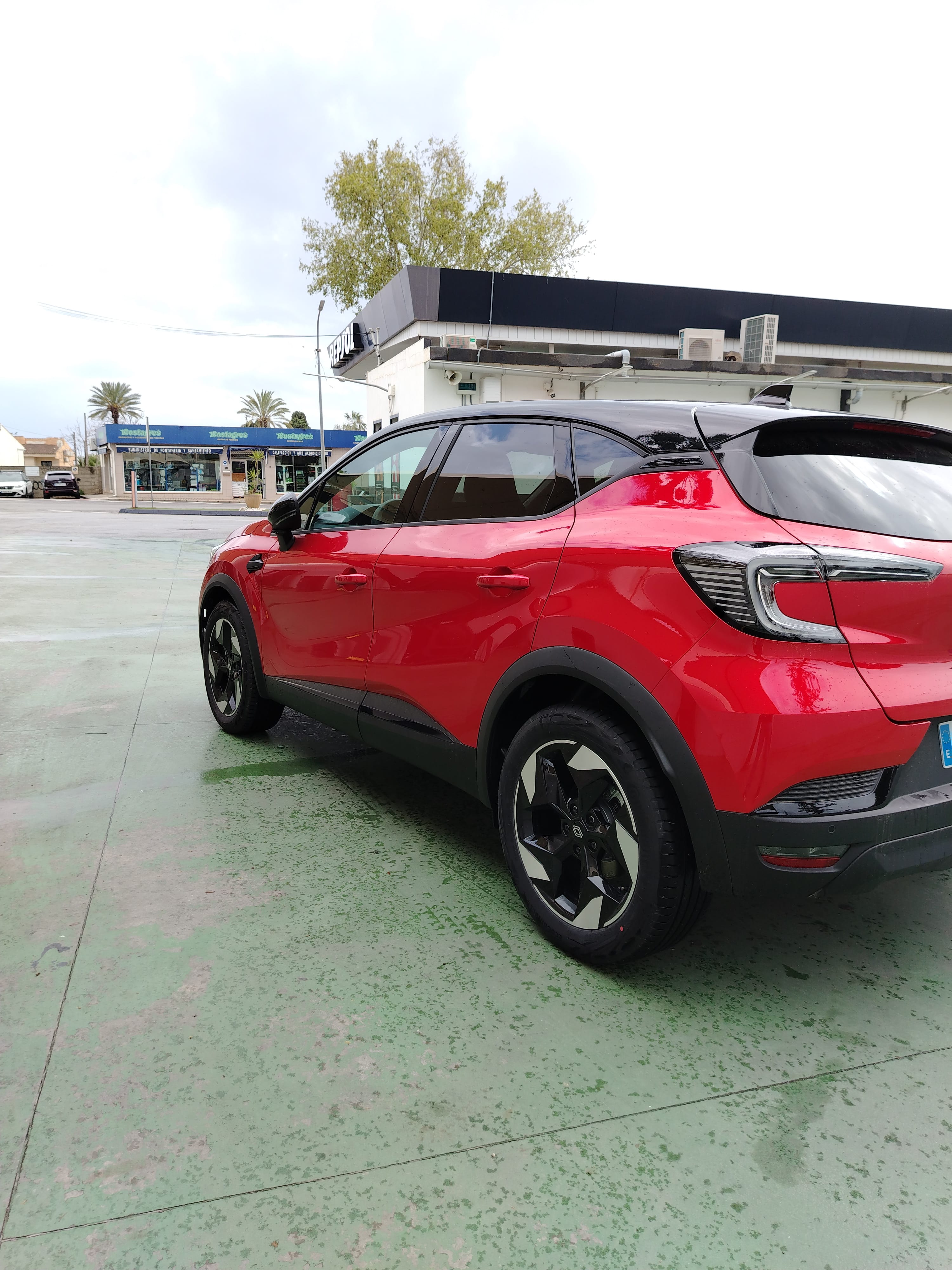 Renault Captur with GPS