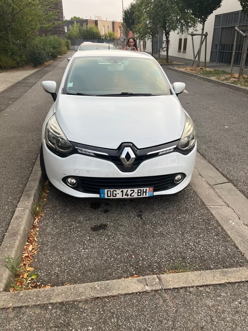 Renault Clio avec Siège bébé