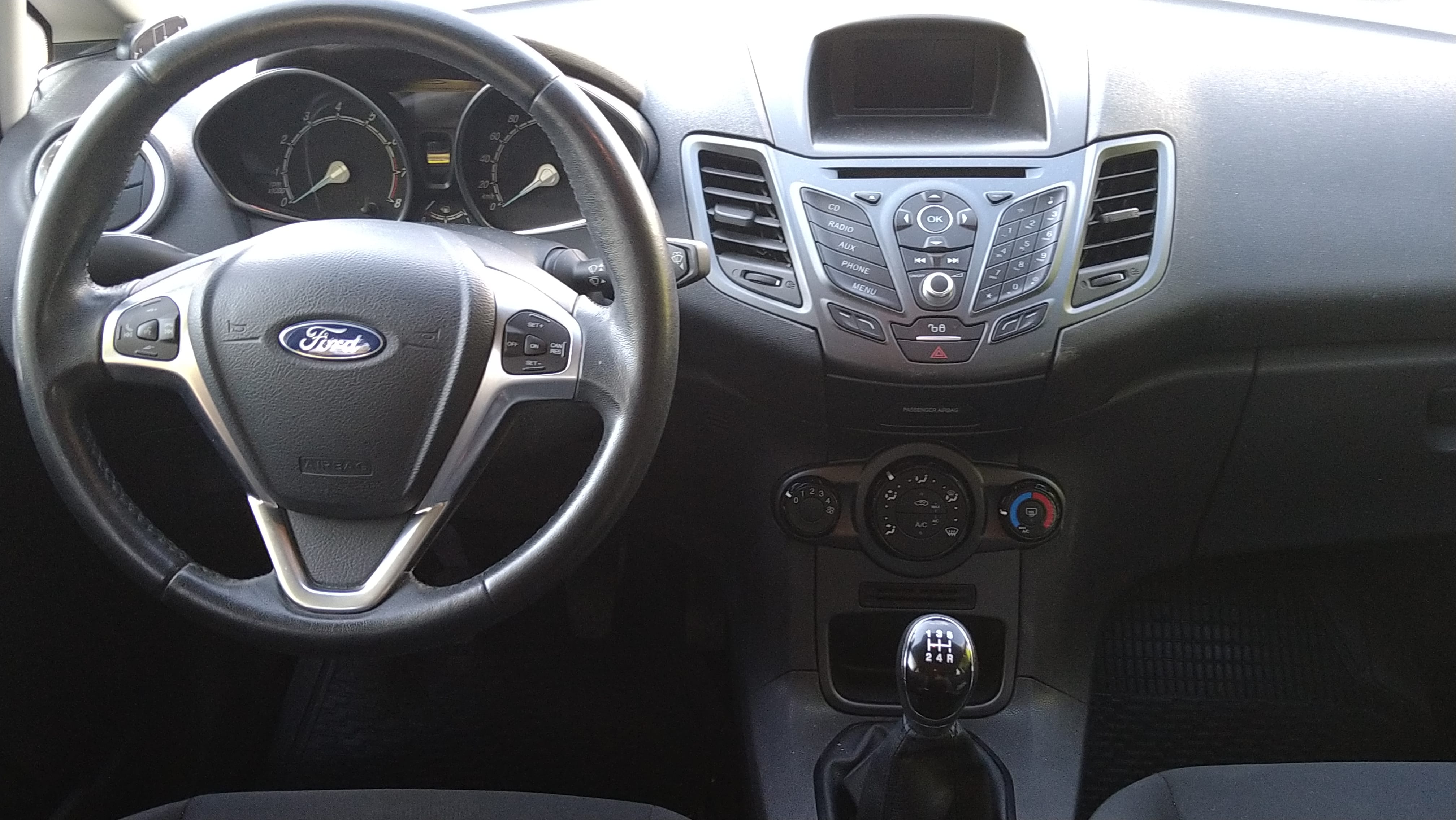 Ford Fiesta avec Siège bébé