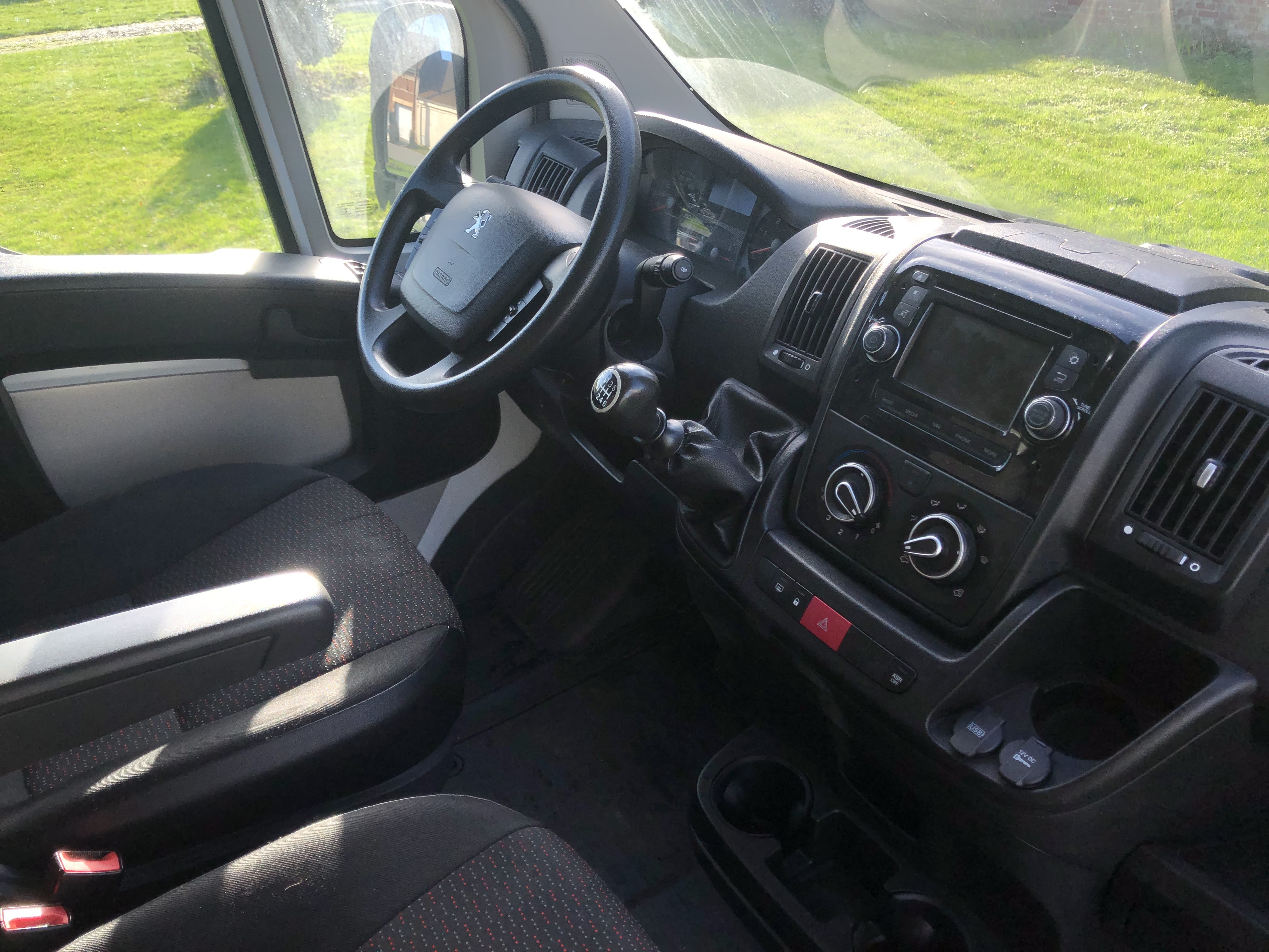 Peugeot Boxer 2.0 BlueHDi 110 BV - Premium Pack 330 L1H1 avec GPS