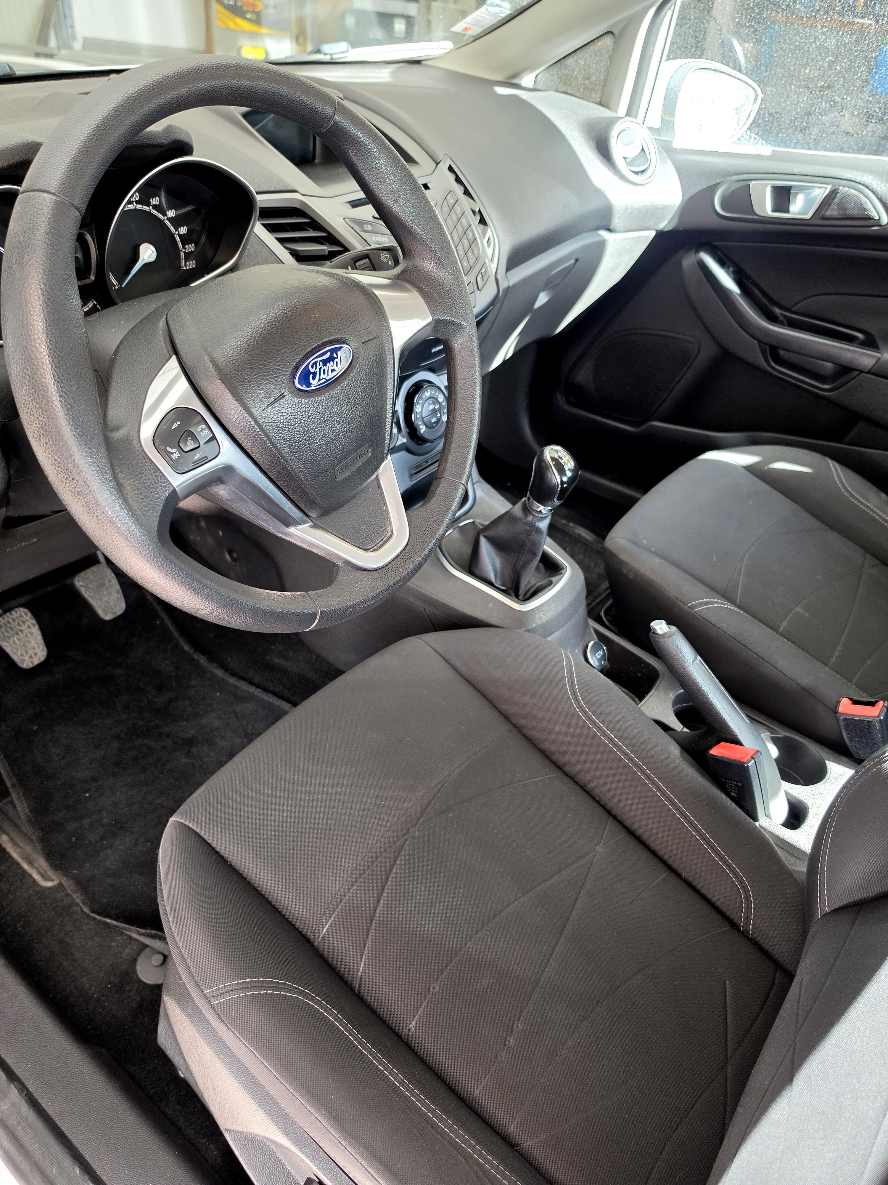 Ford Fiesta 1.2 82cv avec Port USB