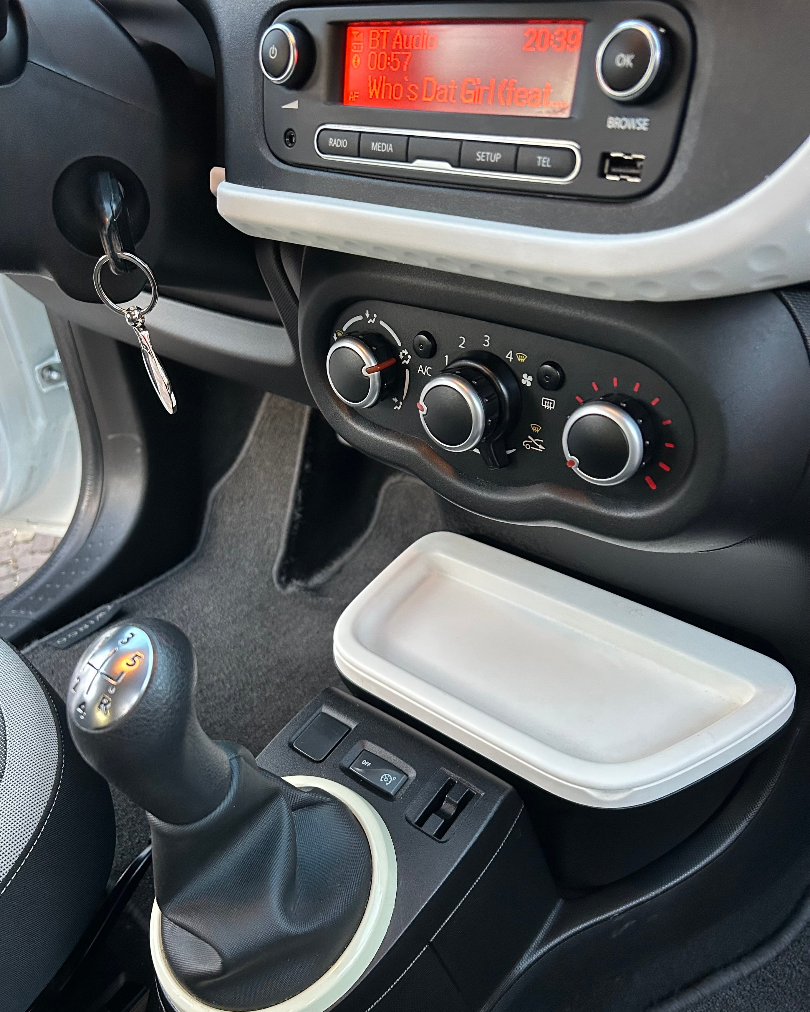 Renault Twingo III (Blanche avec bluetooth et radars de recul)