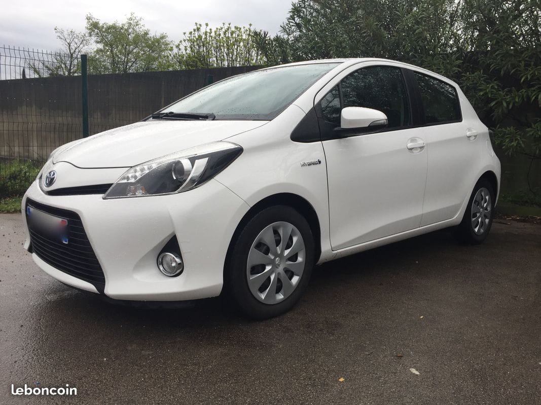 Toyota Yaris, 2013, Essence 95 / Électrique (hybride), automatique