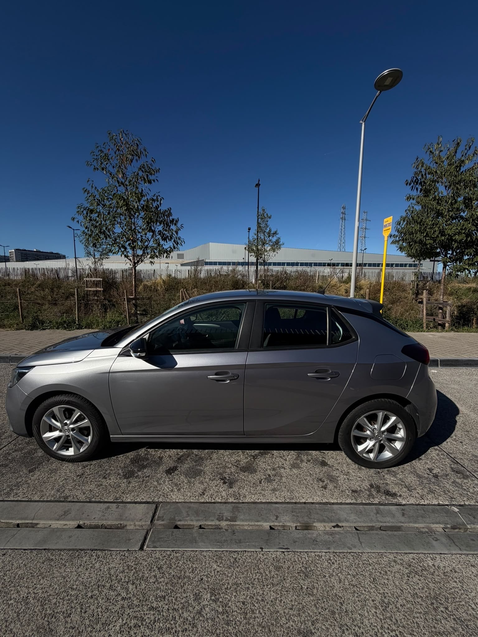 Opel Corsa 1.2 essence avec Climatisation