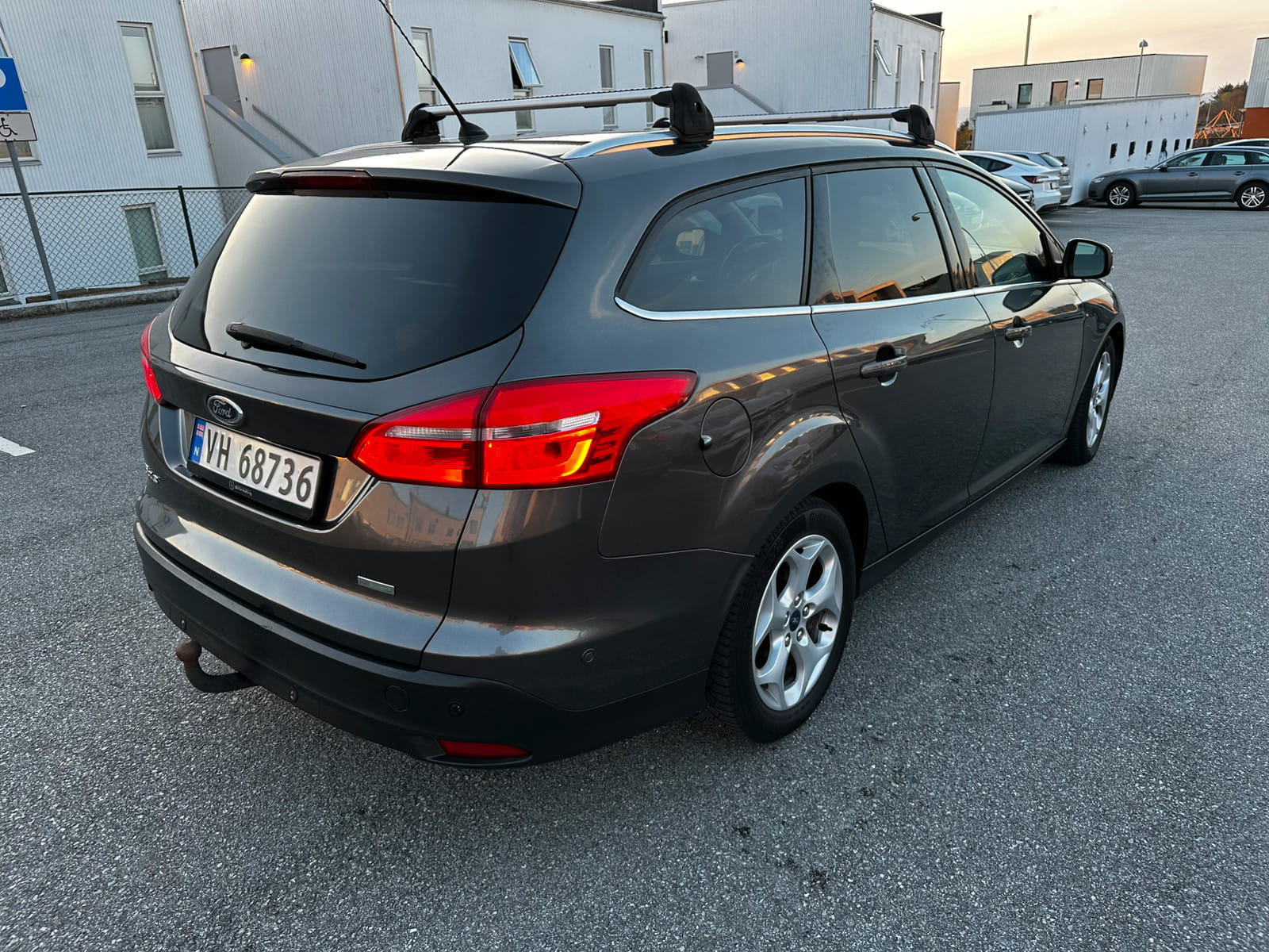Ford Focus Estate/Kombi 125HP EcoBoost with Thule RoofBox with GPS