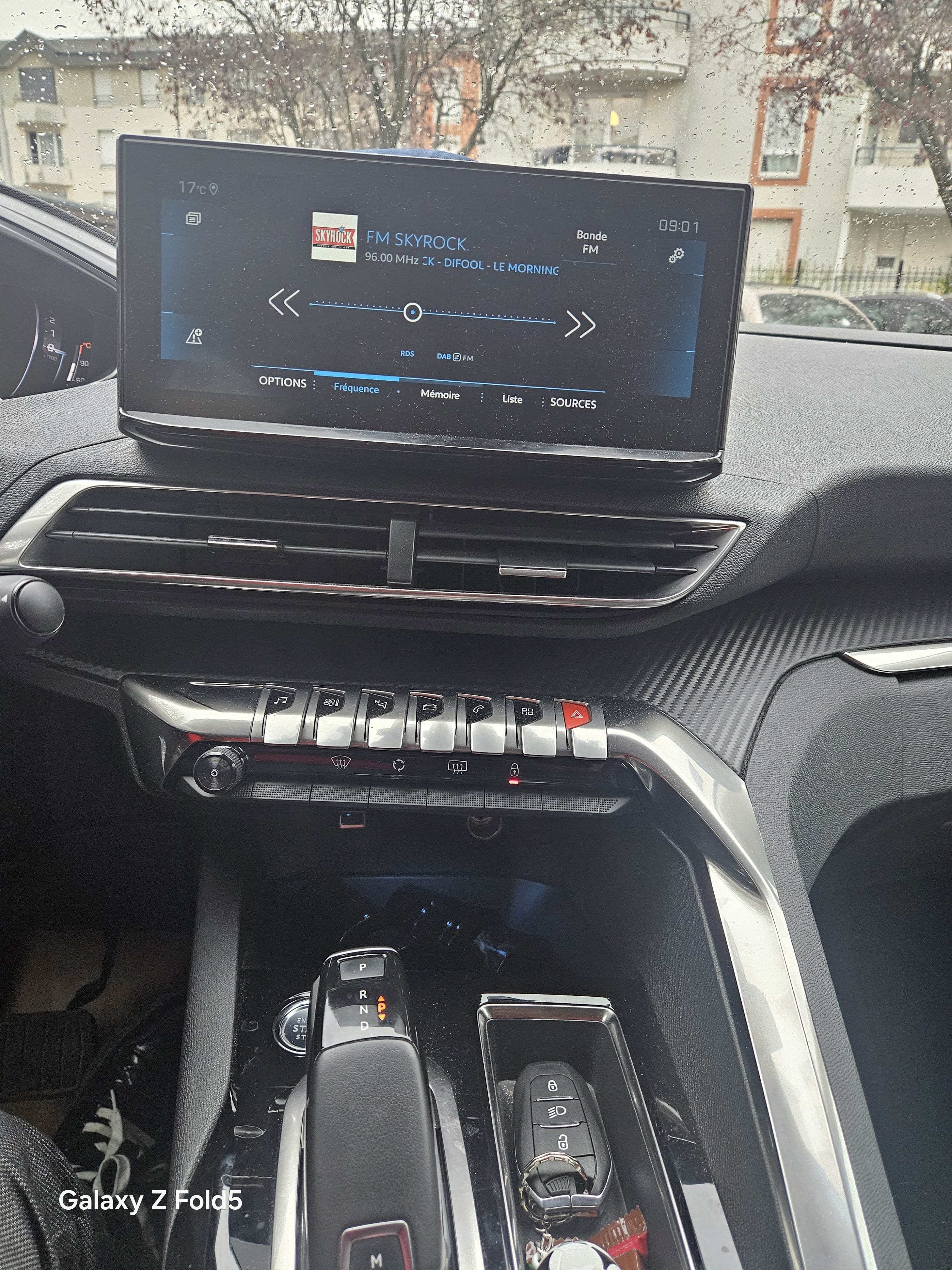 Peugeot 5008 avec GPS