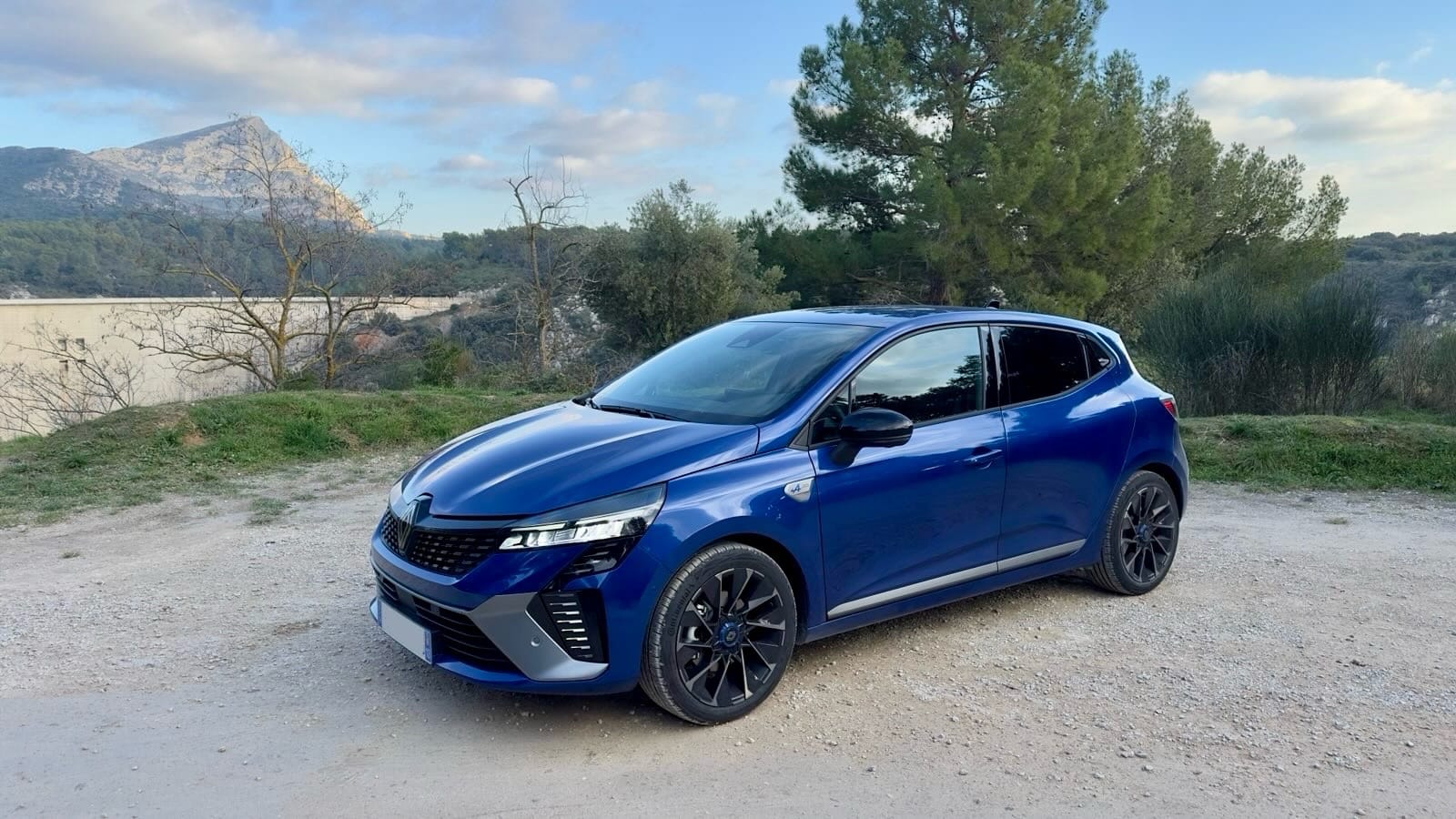 Renault Clio E-tech, 2023, Essence 95 / Électrique (hybride), automatique