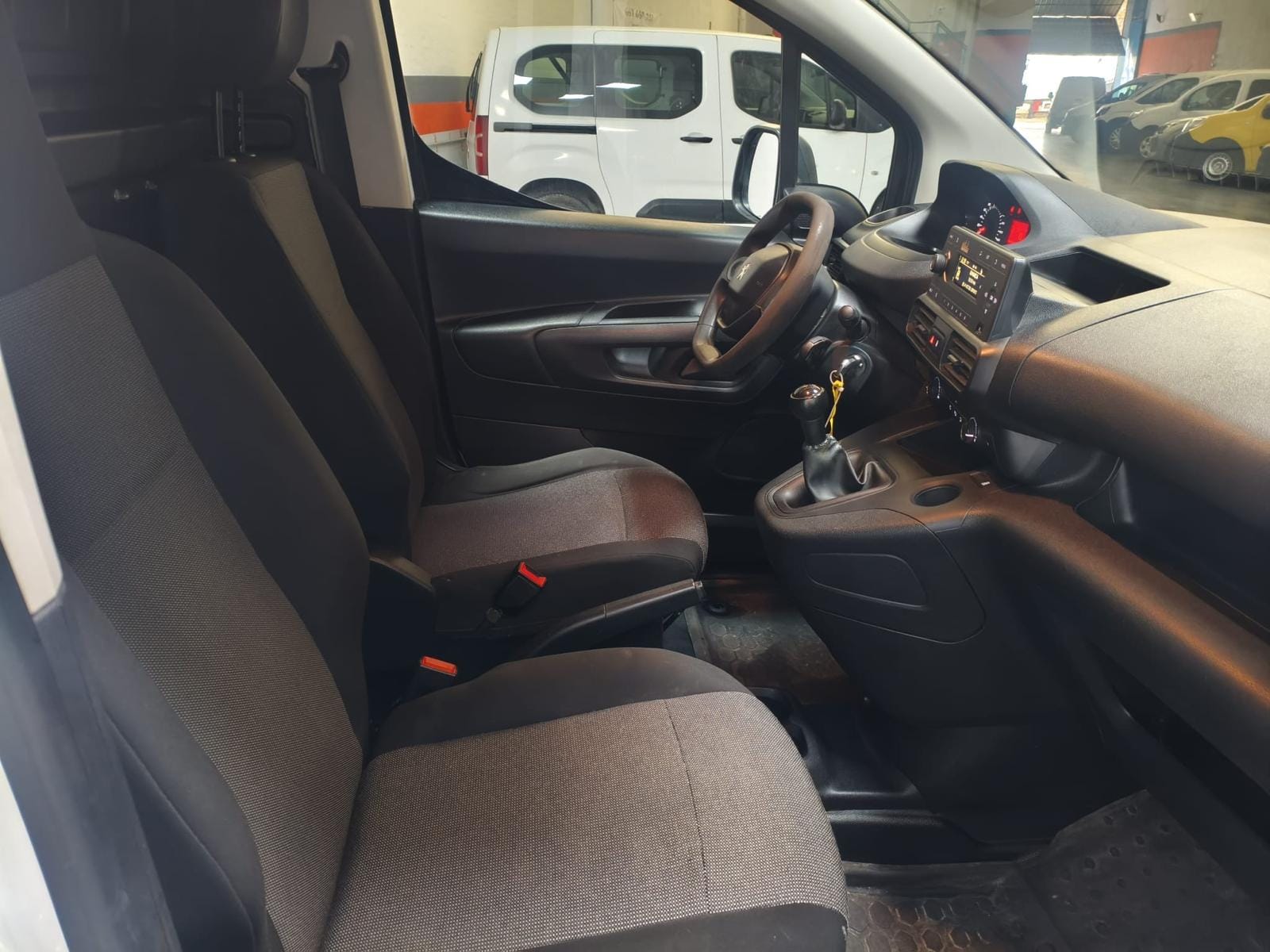 Peugeot Partner con Puertos de carga USB