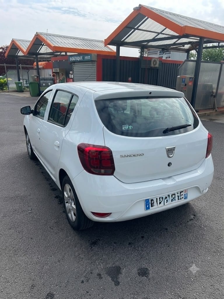 Dacia Sandero avec Autoradio