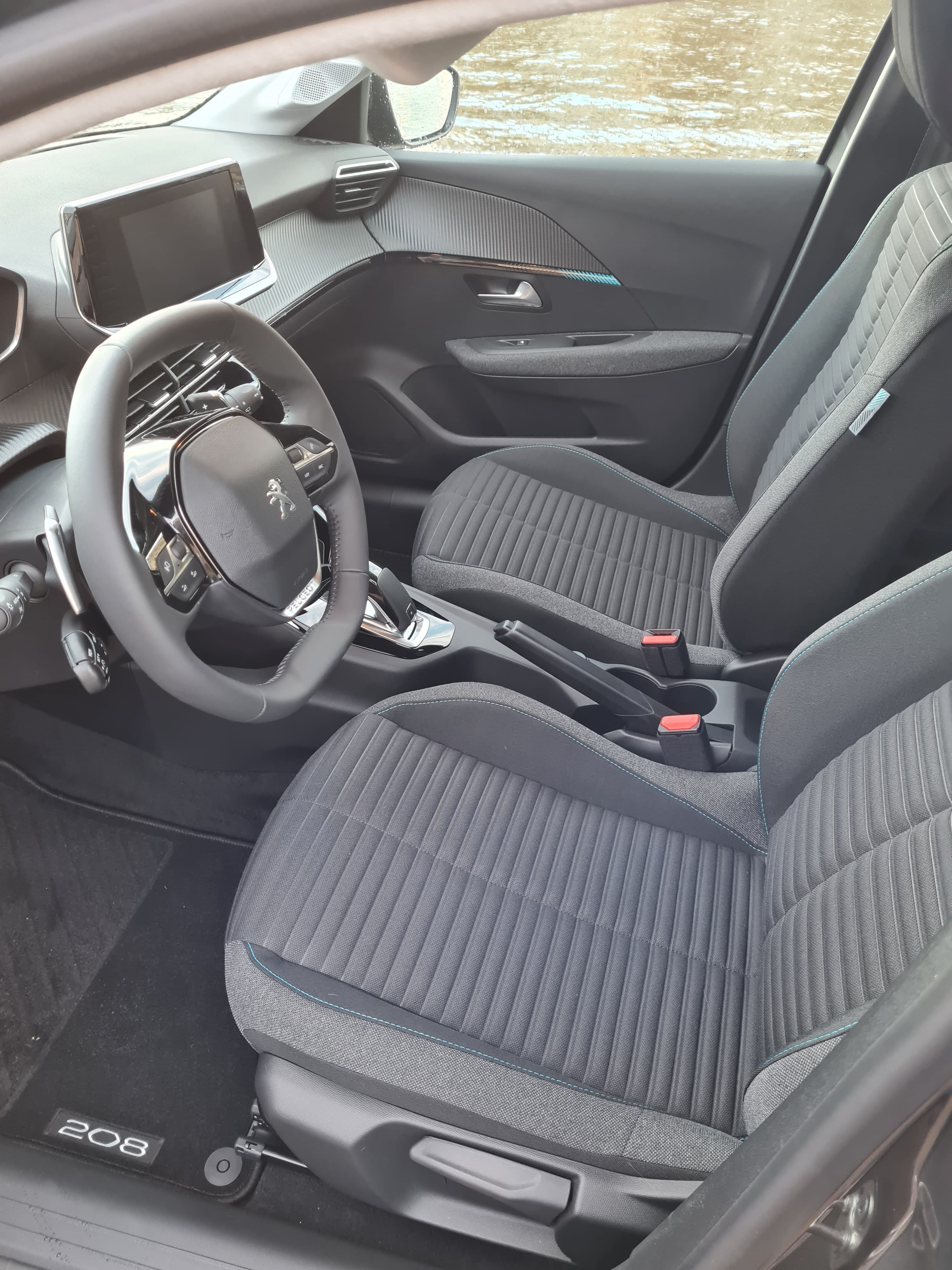 Peugeot 208 Style Boite Auto (GC163) (Clim, Connectivité smartphone, Camera recul, ...) # avec Entrée audio / iPod
