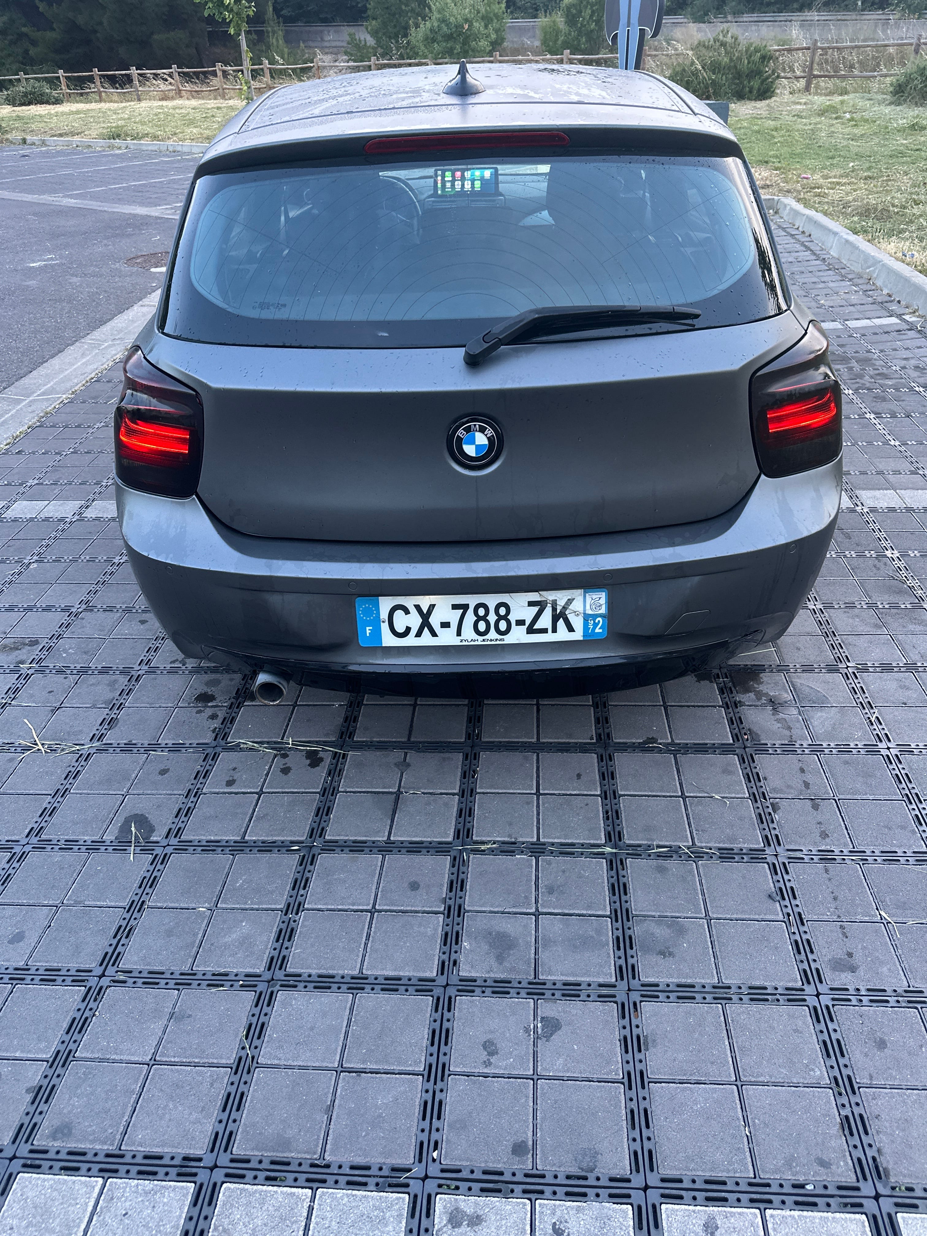 BMW Série 1 avec GPS