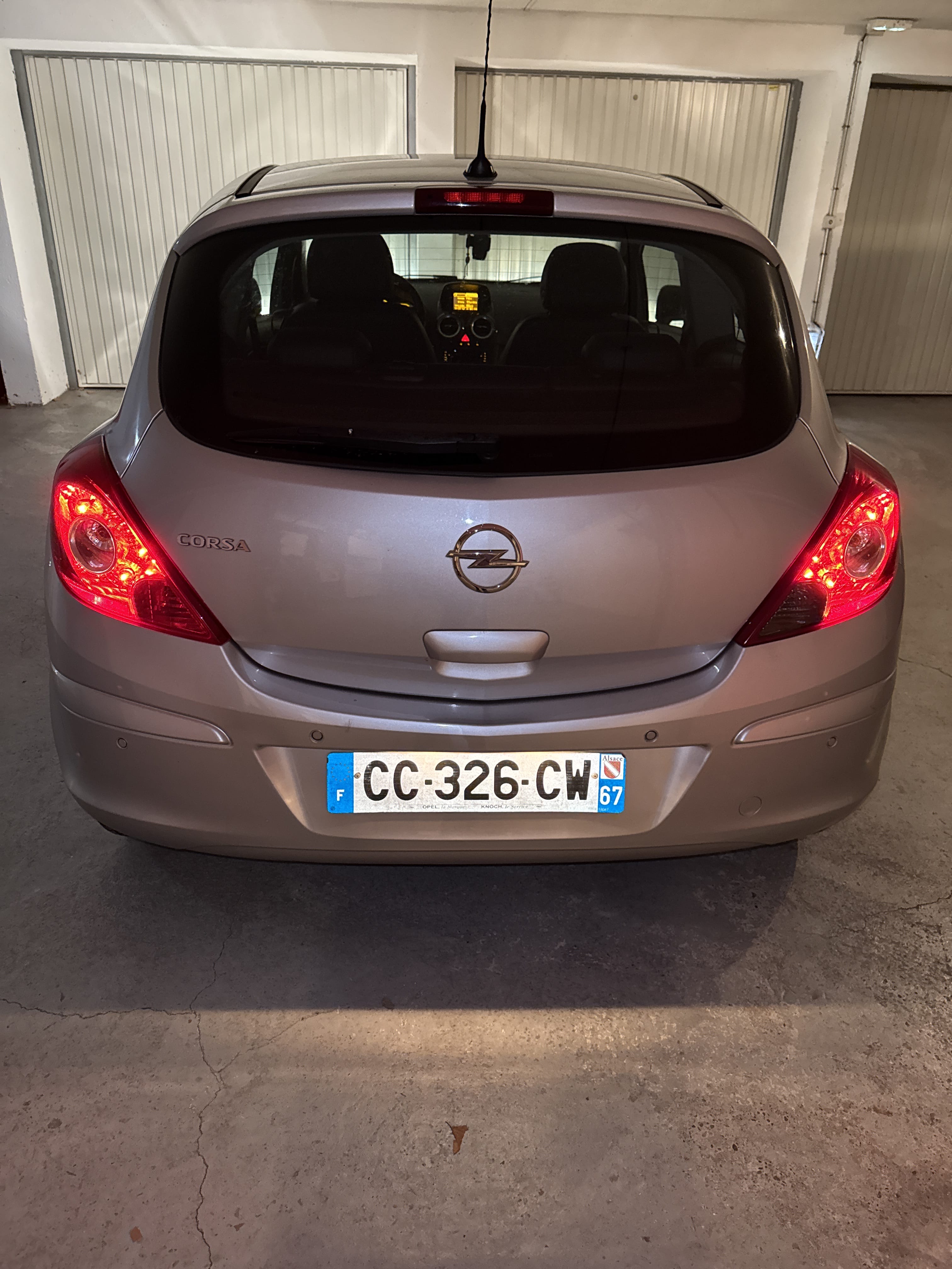 Opel Corsa avec Entrée audio / iPod
