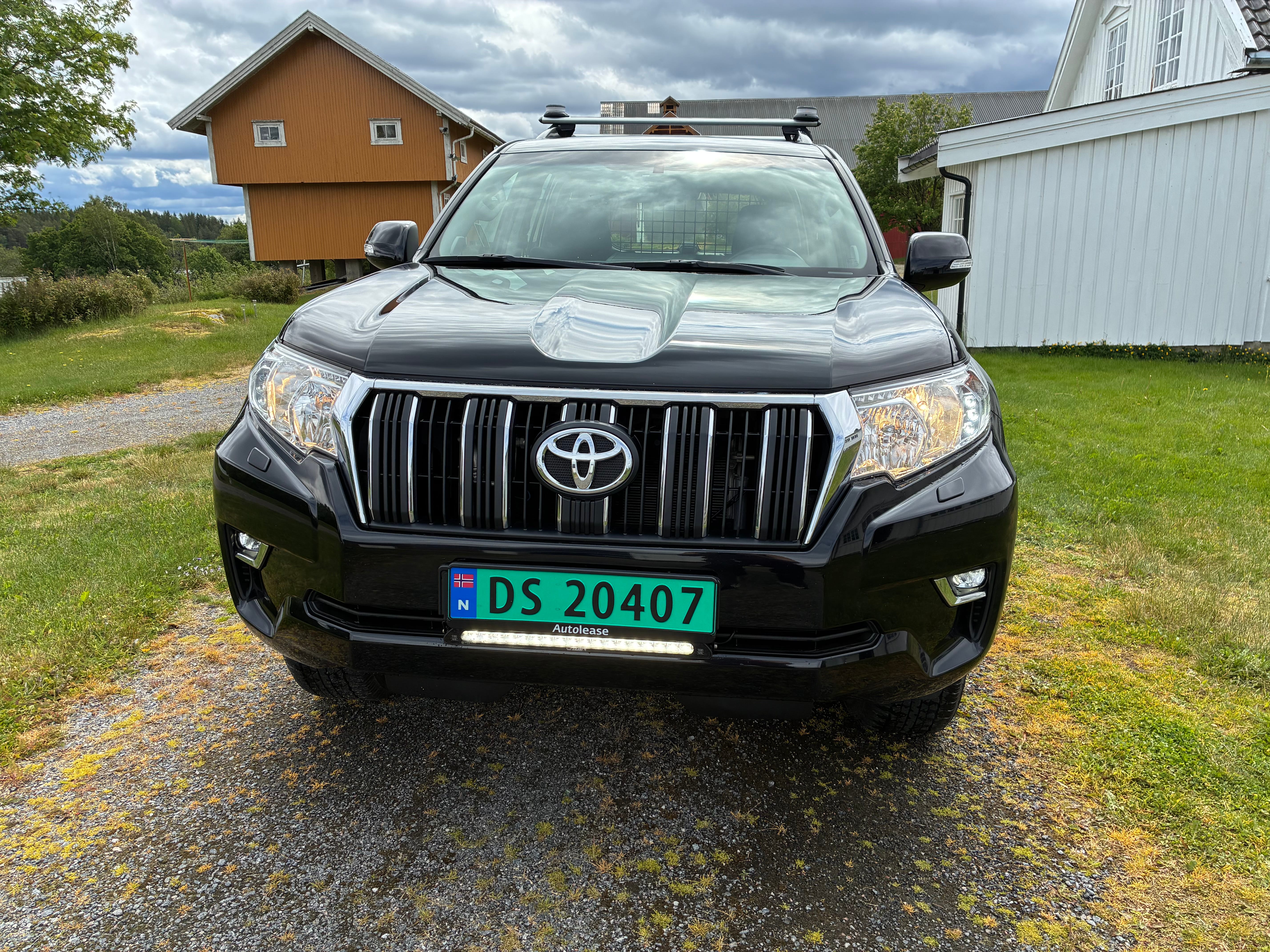 Toyota Land Cruiser 2.8 l 204 hk, automat med Firehjulstrekk