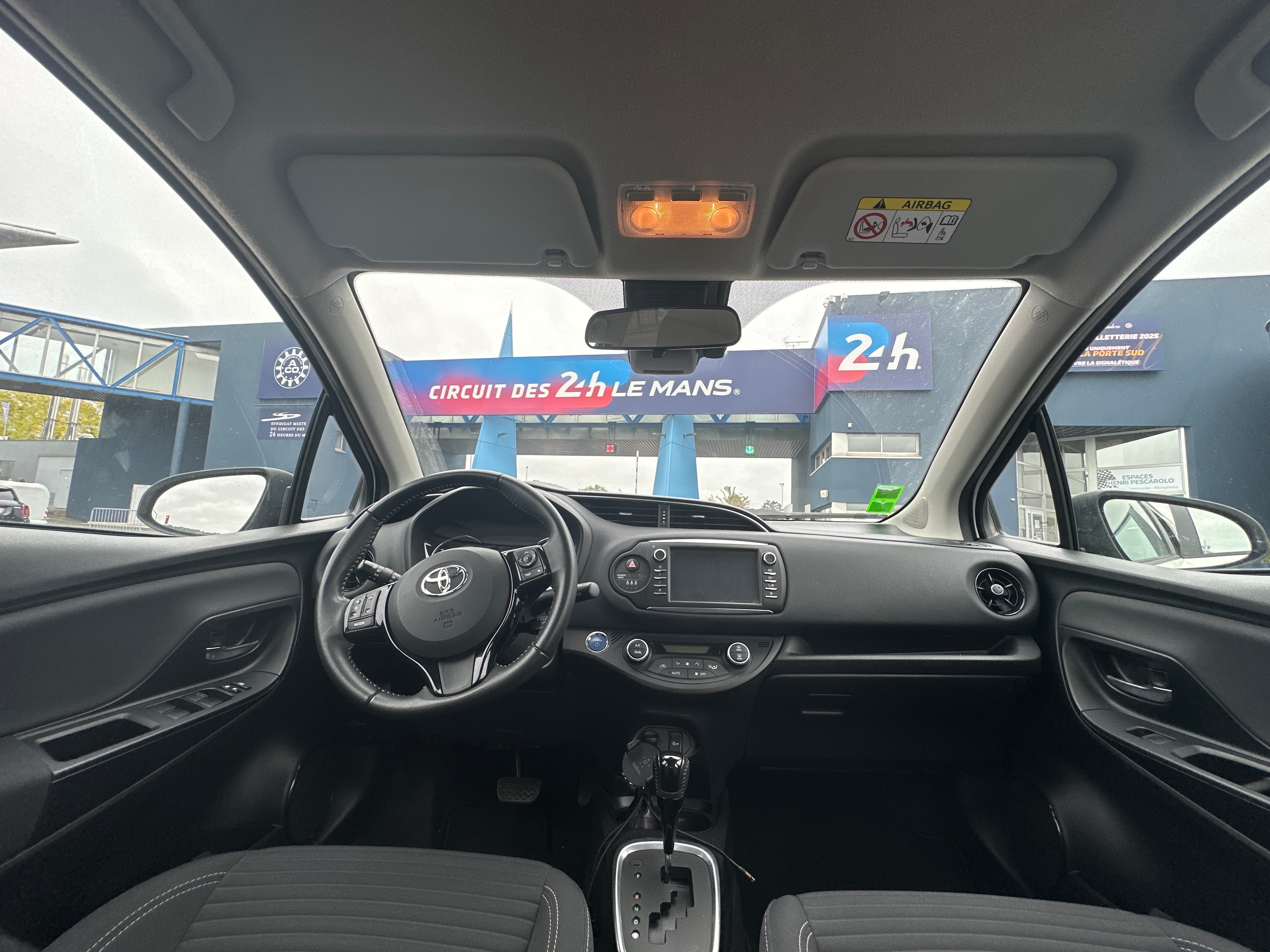Toyota Yaris Hybride avec Dashcam