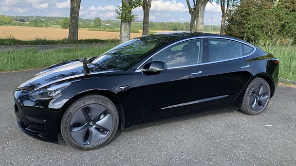 Tesla Model 3 Grande Autonomie avec Siège bébé