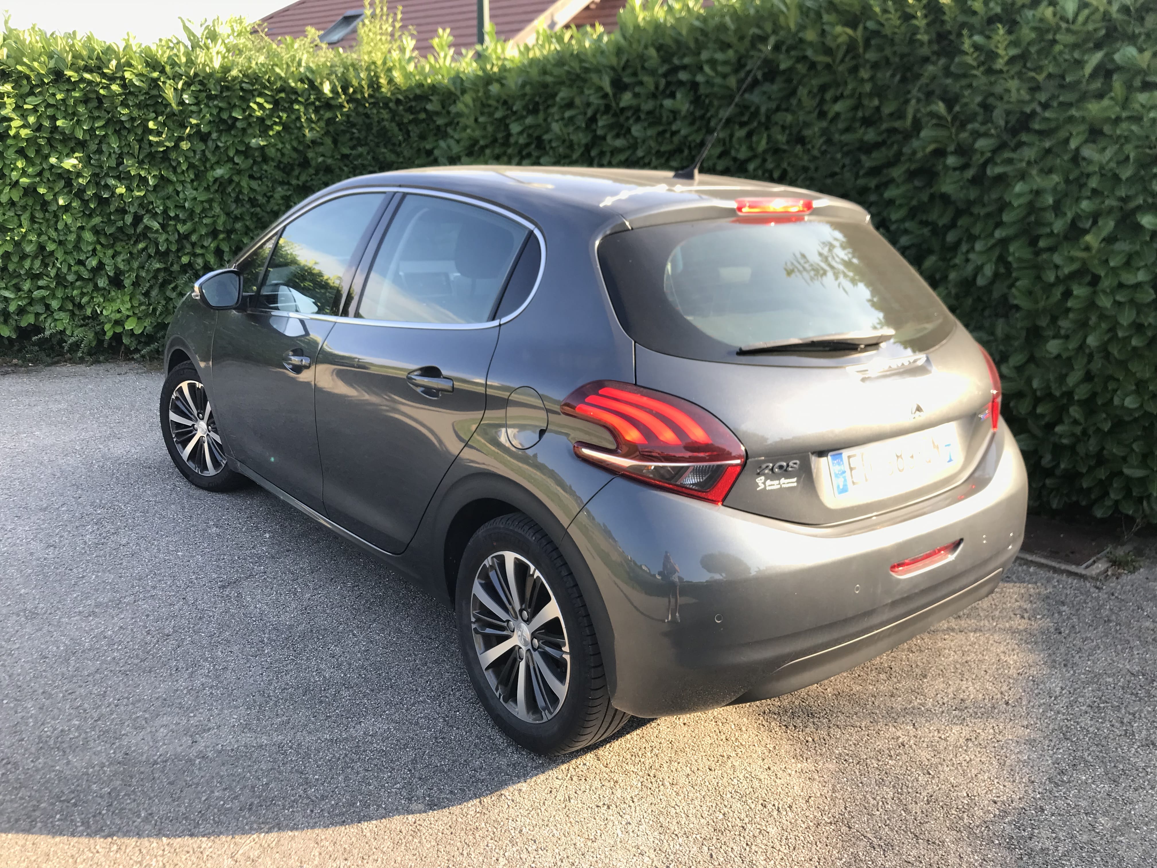 Peugeot 208 avec GPS