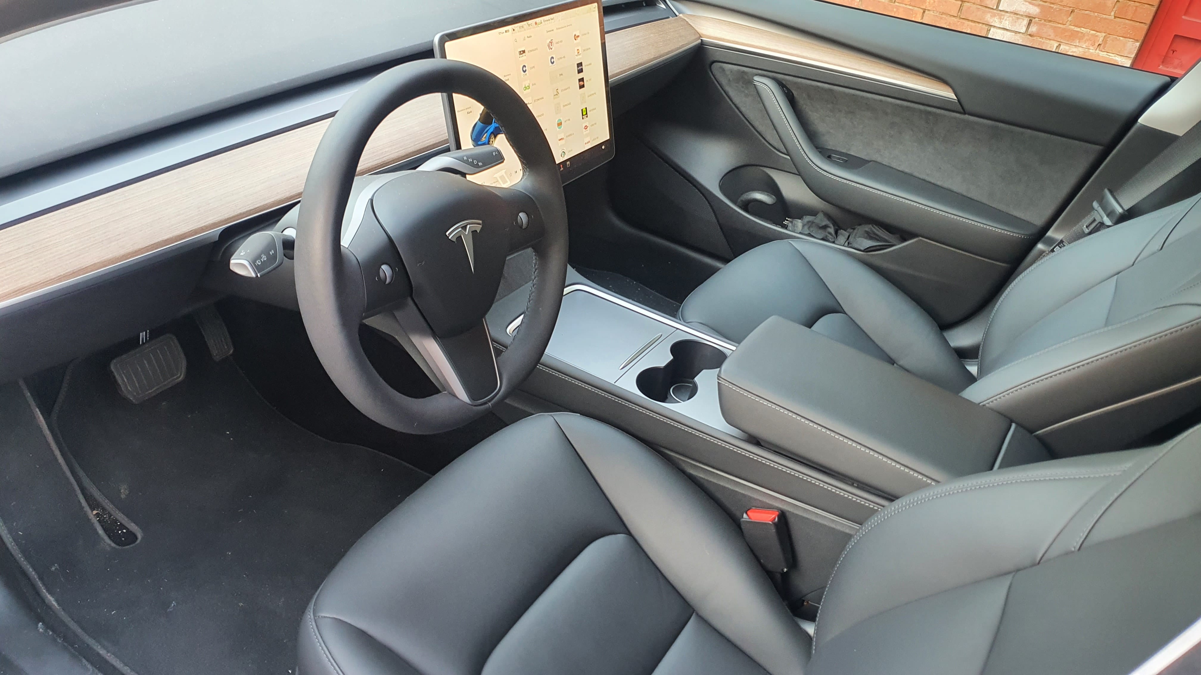 Tesla Model 3 con GPS