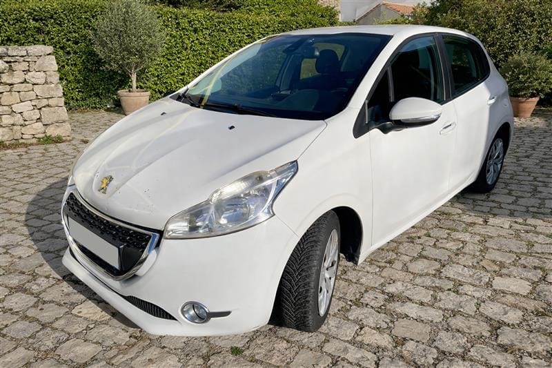 Peugeot 208 Société 1,6 HDI diesel 92 2 places Clim cache  baggages avec Climatisation