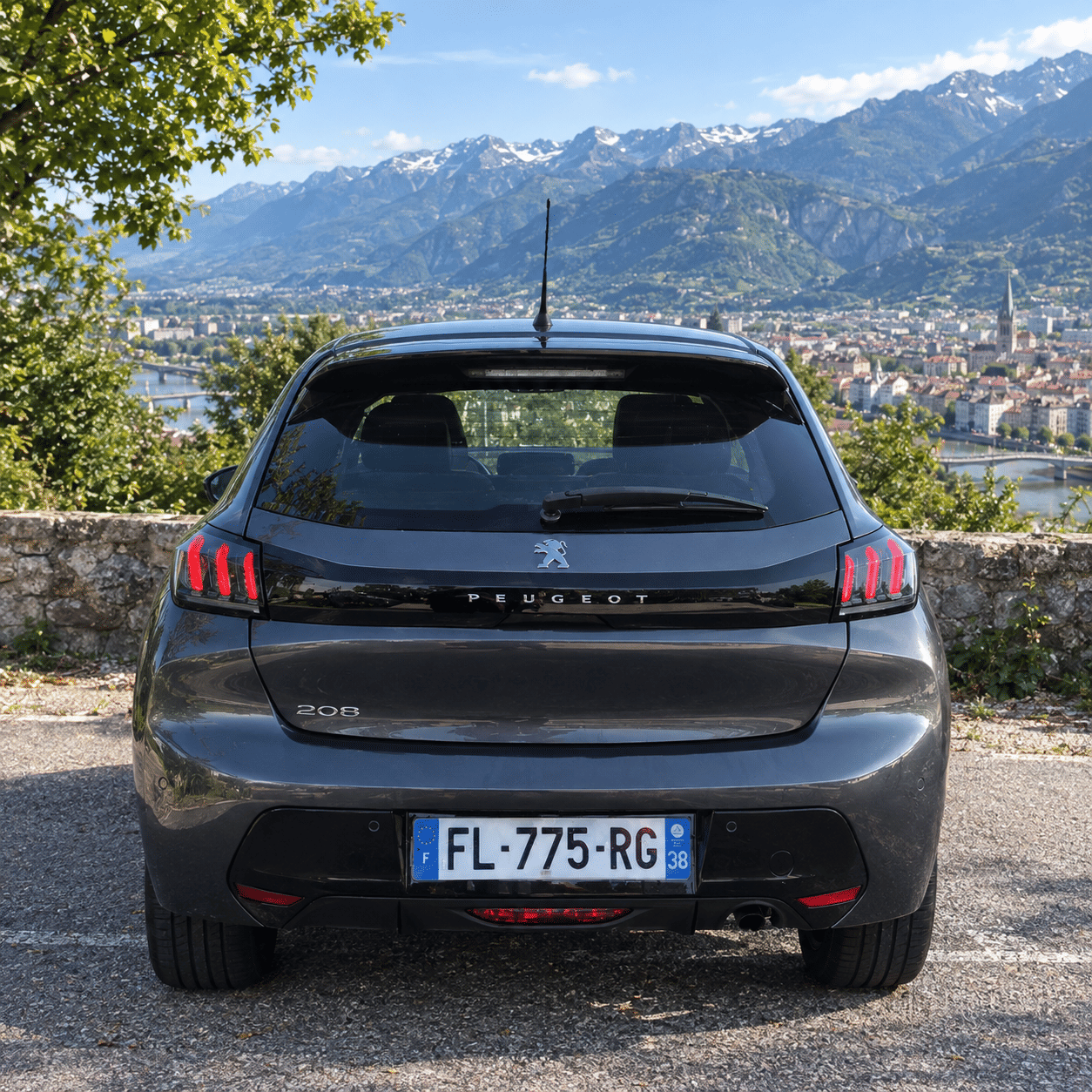 Peugeot 208 1.2 100CV avec Siège bébé